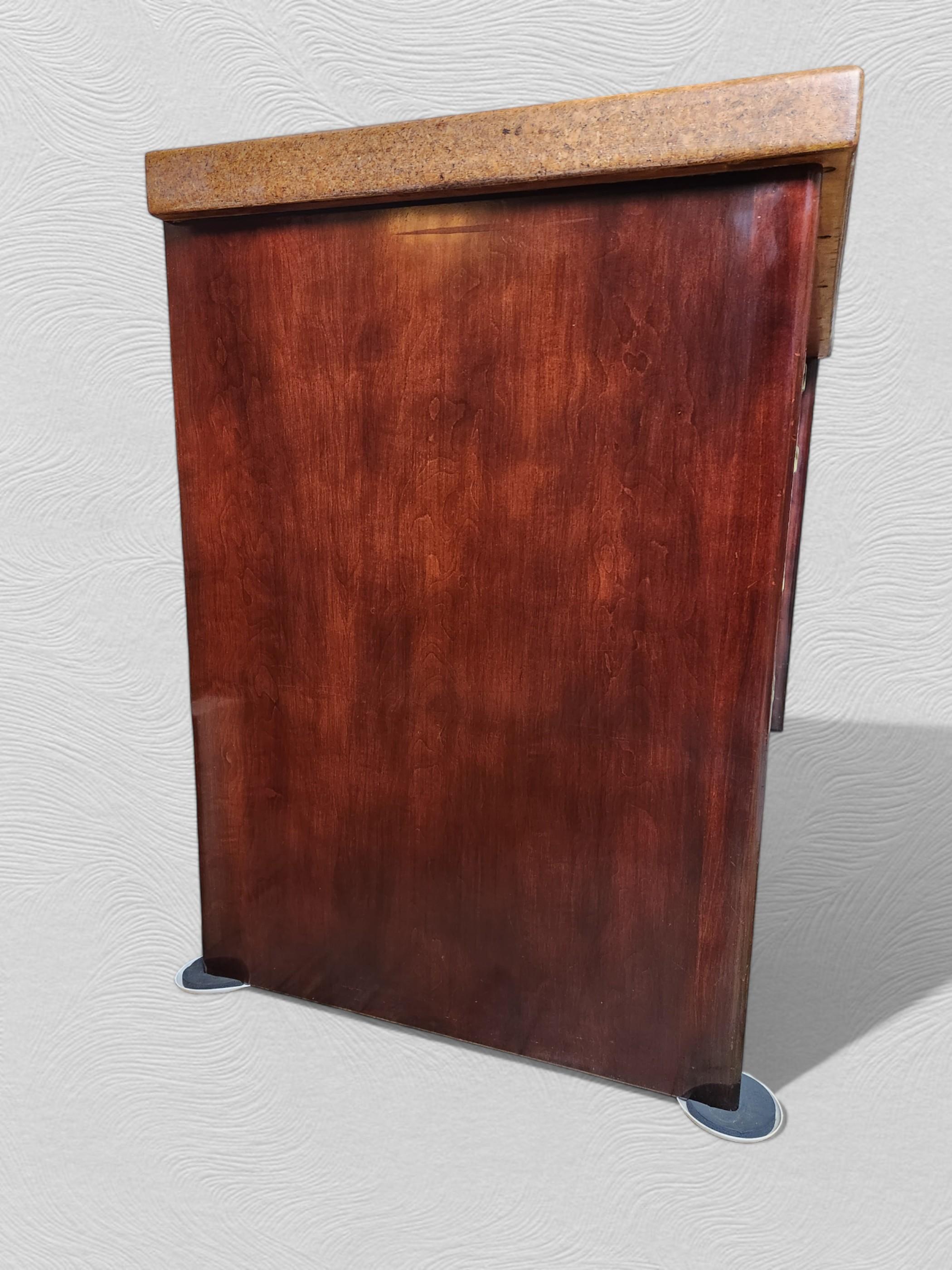 Paul Frankl Sideboard mit sechs Schubladen aus Kork Johnson Furniture, 1950er Jahre (Geschnitzt) im Angebot