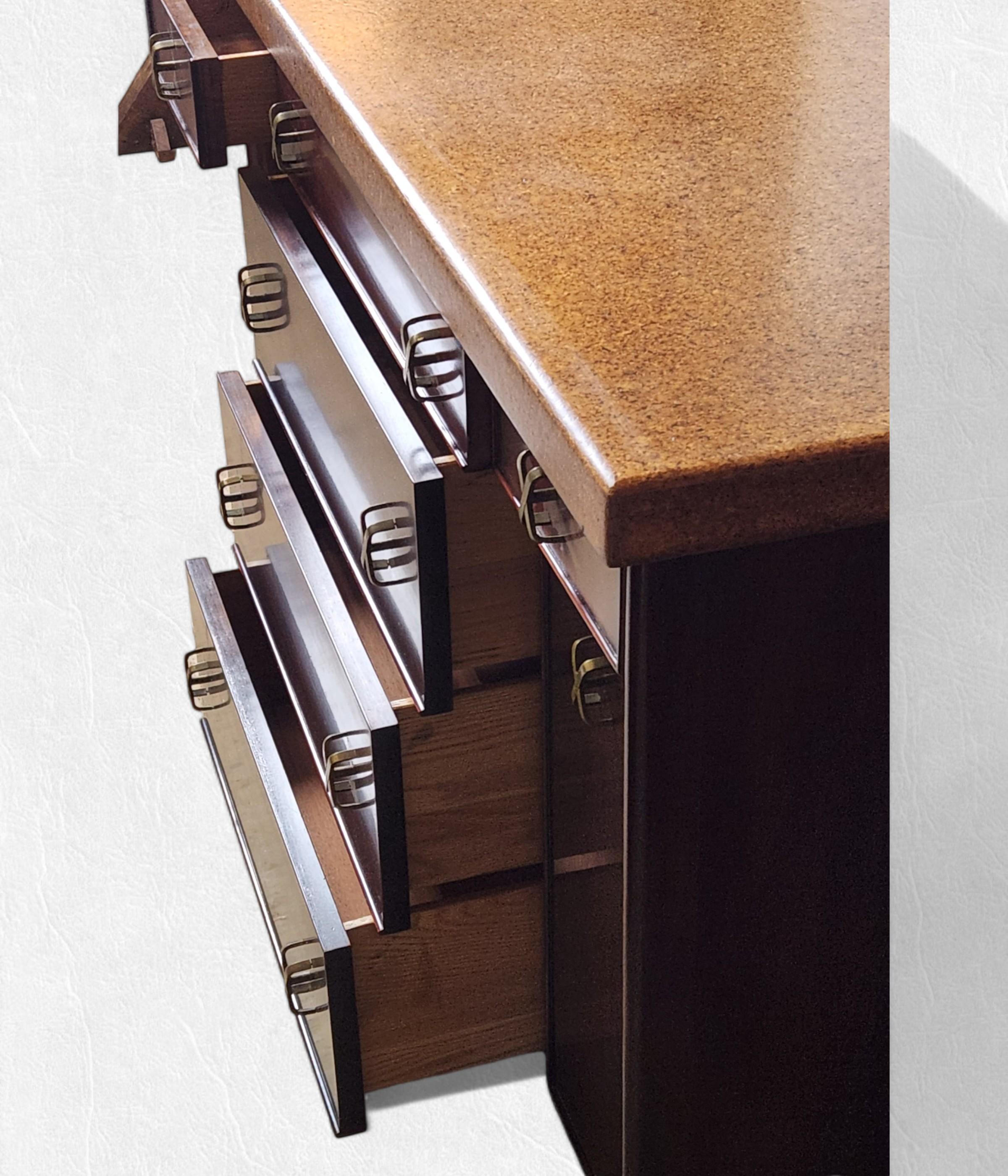 Paul Frankl Sideboard mit sechs Schubladen aus Kork Johnson Furniture, 1950er Jahre (Ahornholz) im Angebot