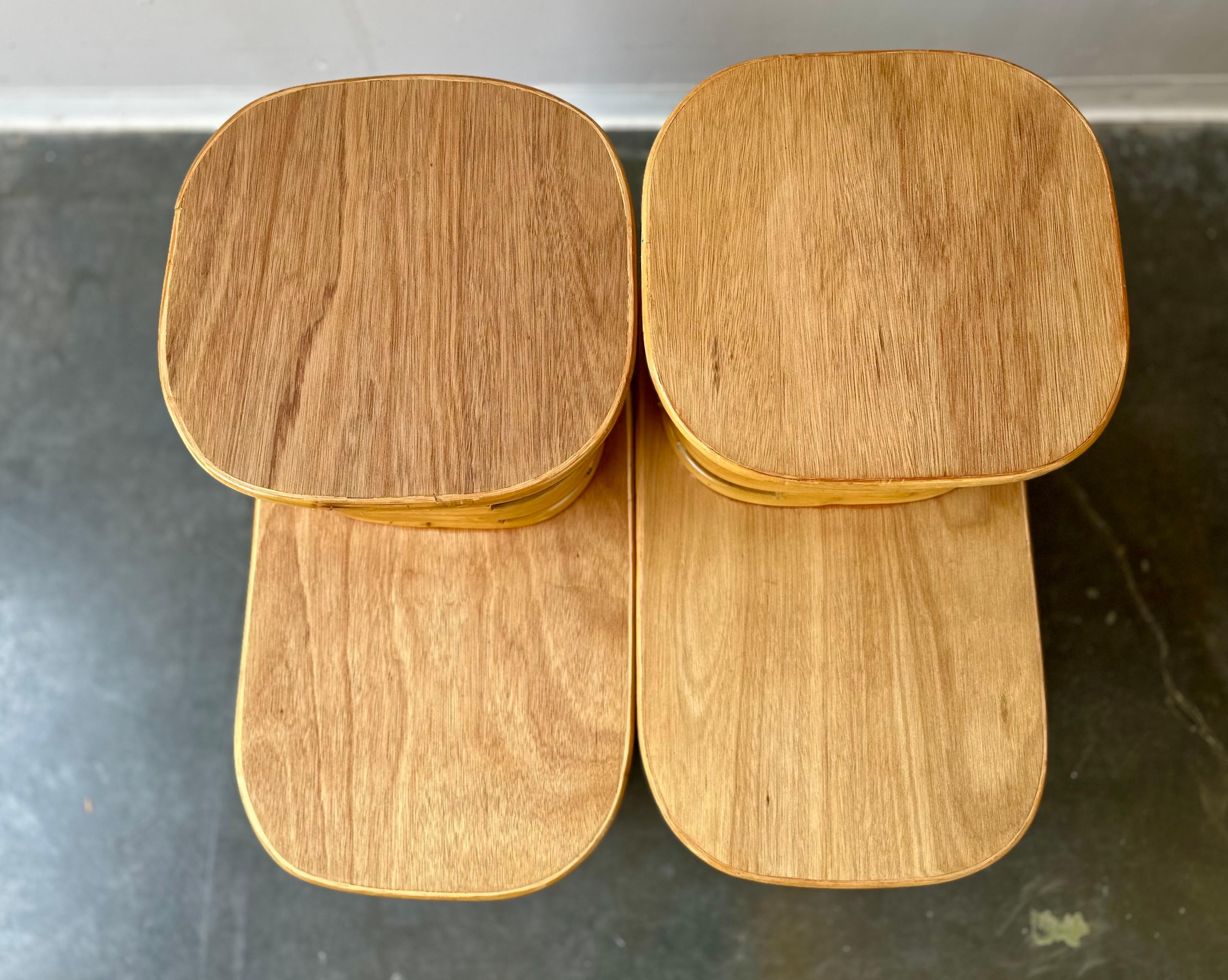 Travail du bois Paul Frankl style art deco rattan end tables en vente