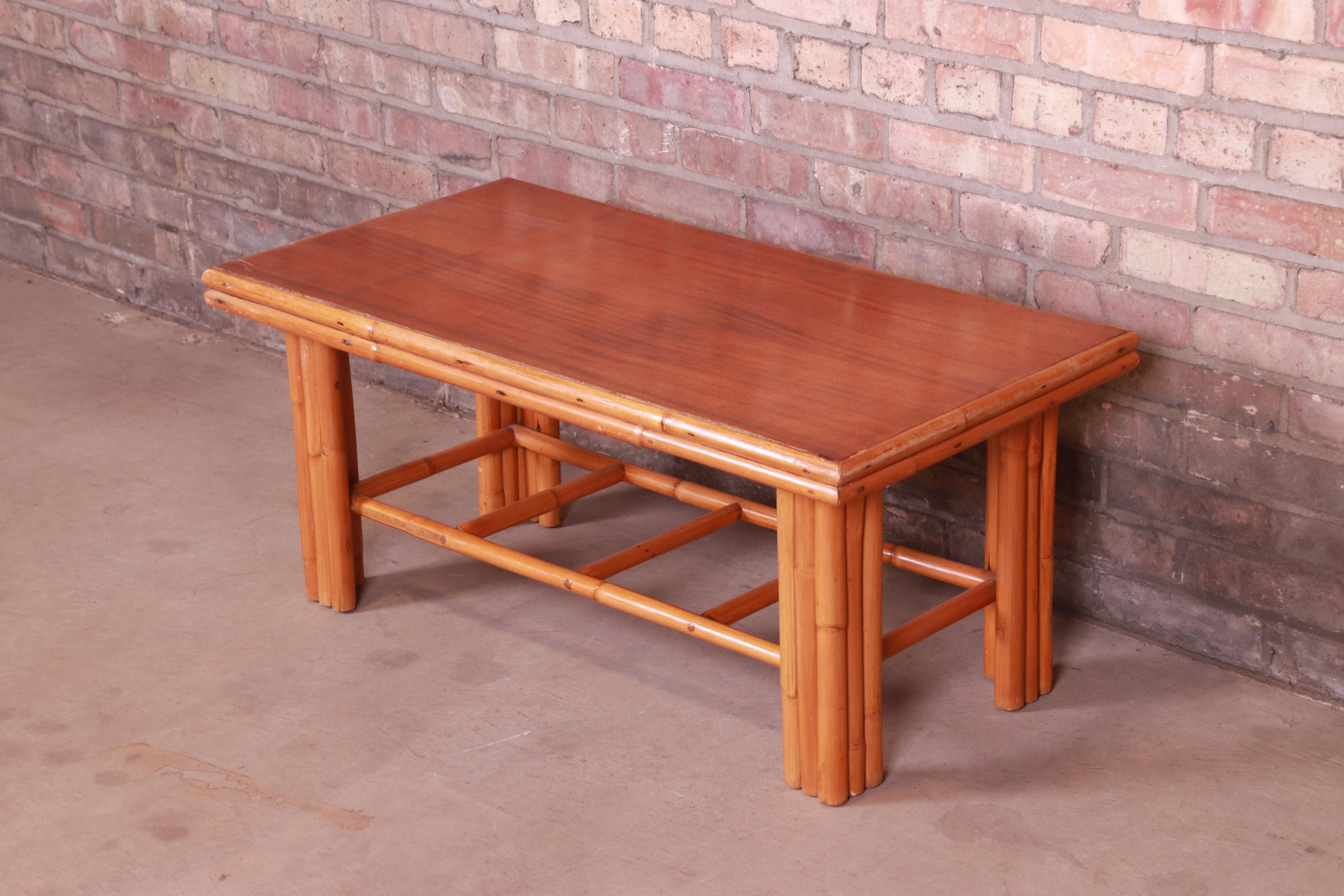 A gorgeous Mid-Century Modern Hollywood Regency Chinoiserie coffee table

In the manner of Paul Frankl

By Ritts Tropitan

USA, 1950s

Walnut top, with bamboo legs and stretchers.

Measures: 36.75