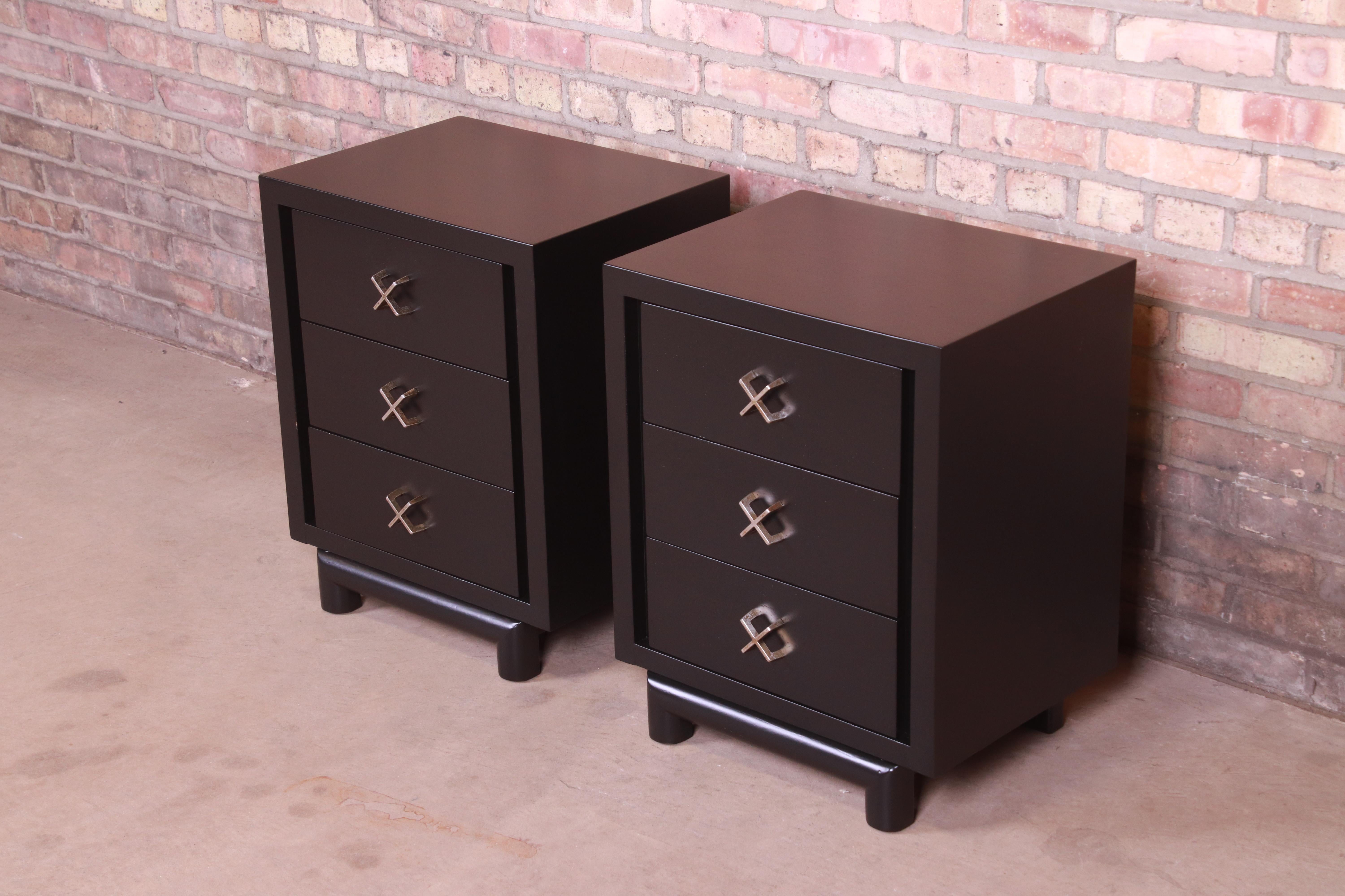 Paul Frankl Style Mid-Century Modern Black Lacquered Nightstands, Pair In Good Condition In South Bend, IN
