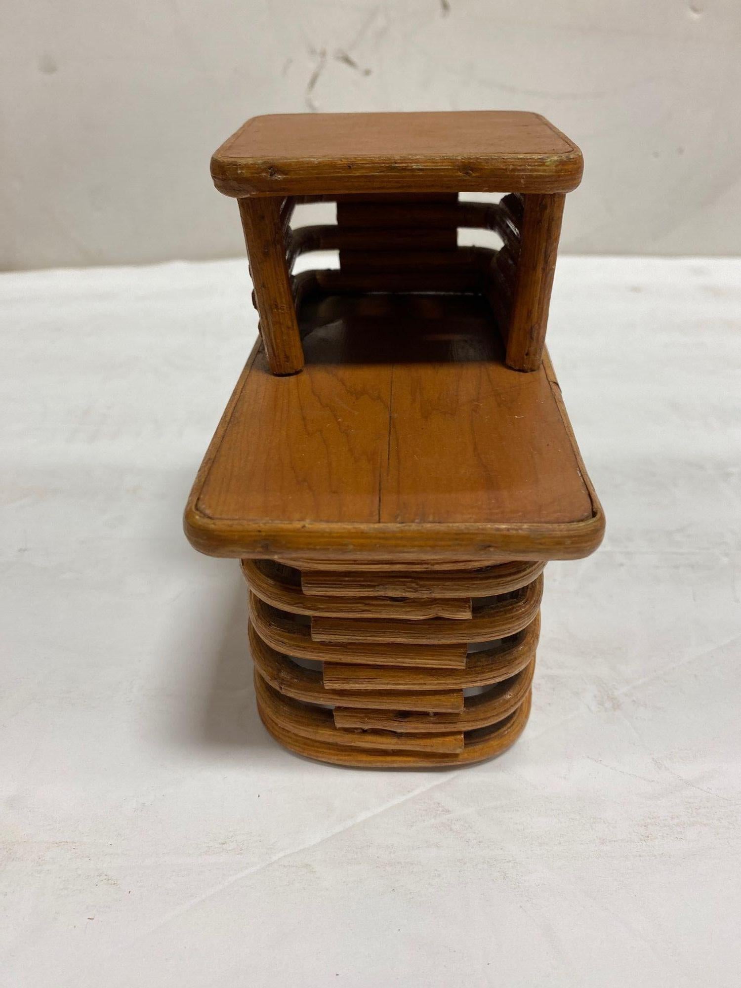 Set da salotto in rattan in miniatura Paul Frankl Style Sample, 1950 in vendita 1