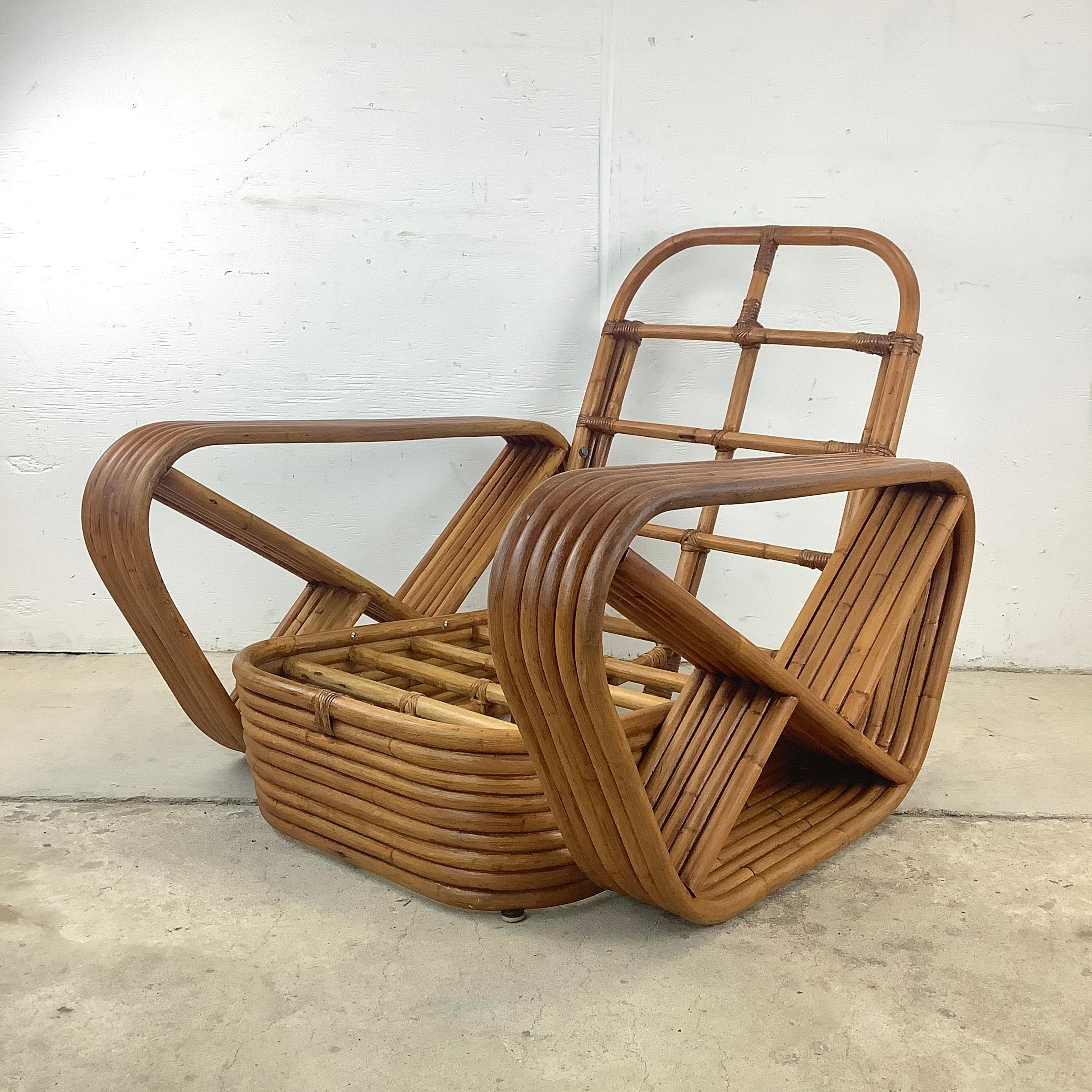 Entrez dans un monde de charme bohème avec ce fauteuil Paul Frankl Style Bamboo Pretzel frame, un exemple de qualité de l'artisanat vintage avec une touche de Tropical flair. Fabriqué avec le plus grand soin et une attention particulière aux