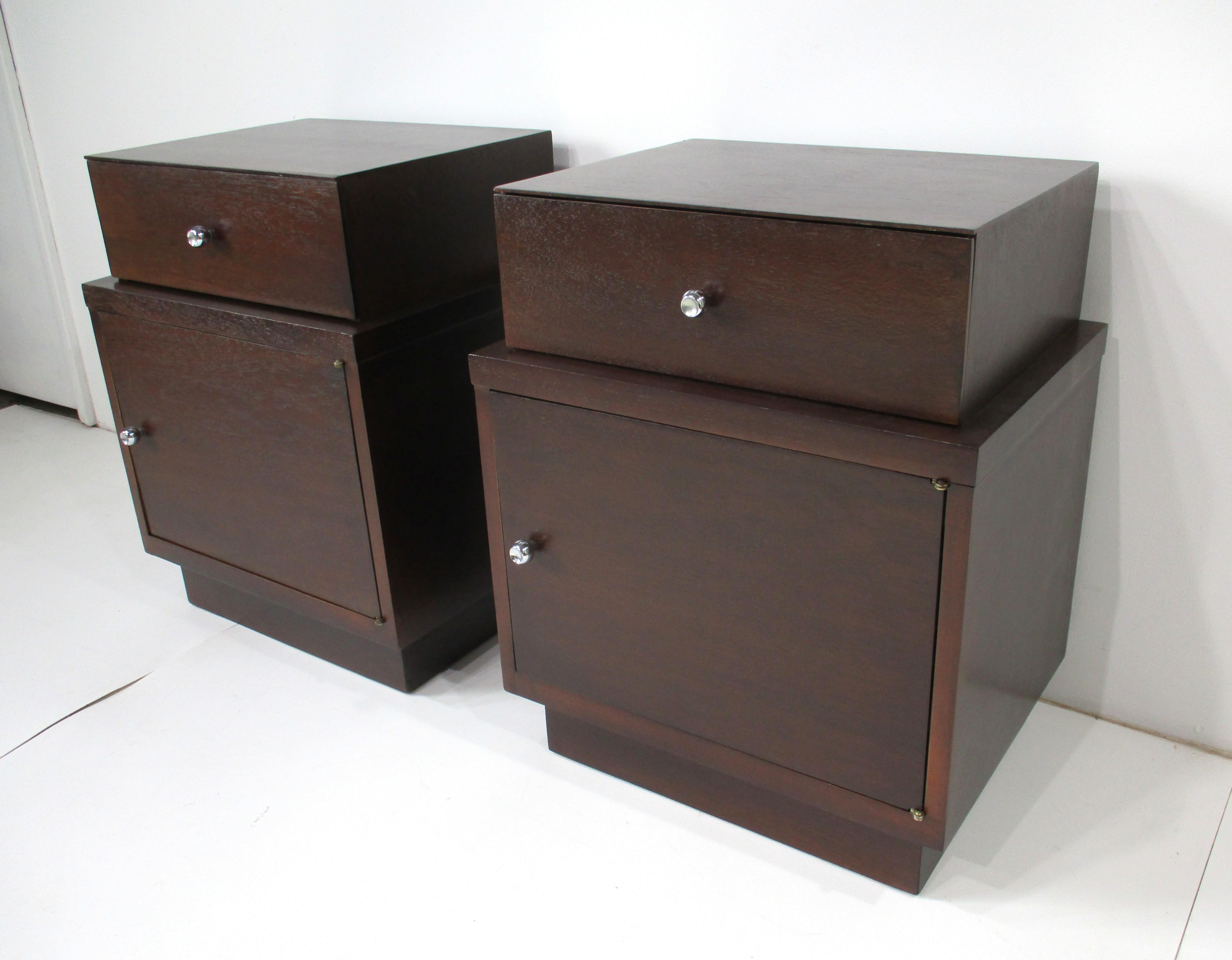 Américain Tables de nuit / tables d'appoint Art déco de style Paul Frankl en vente