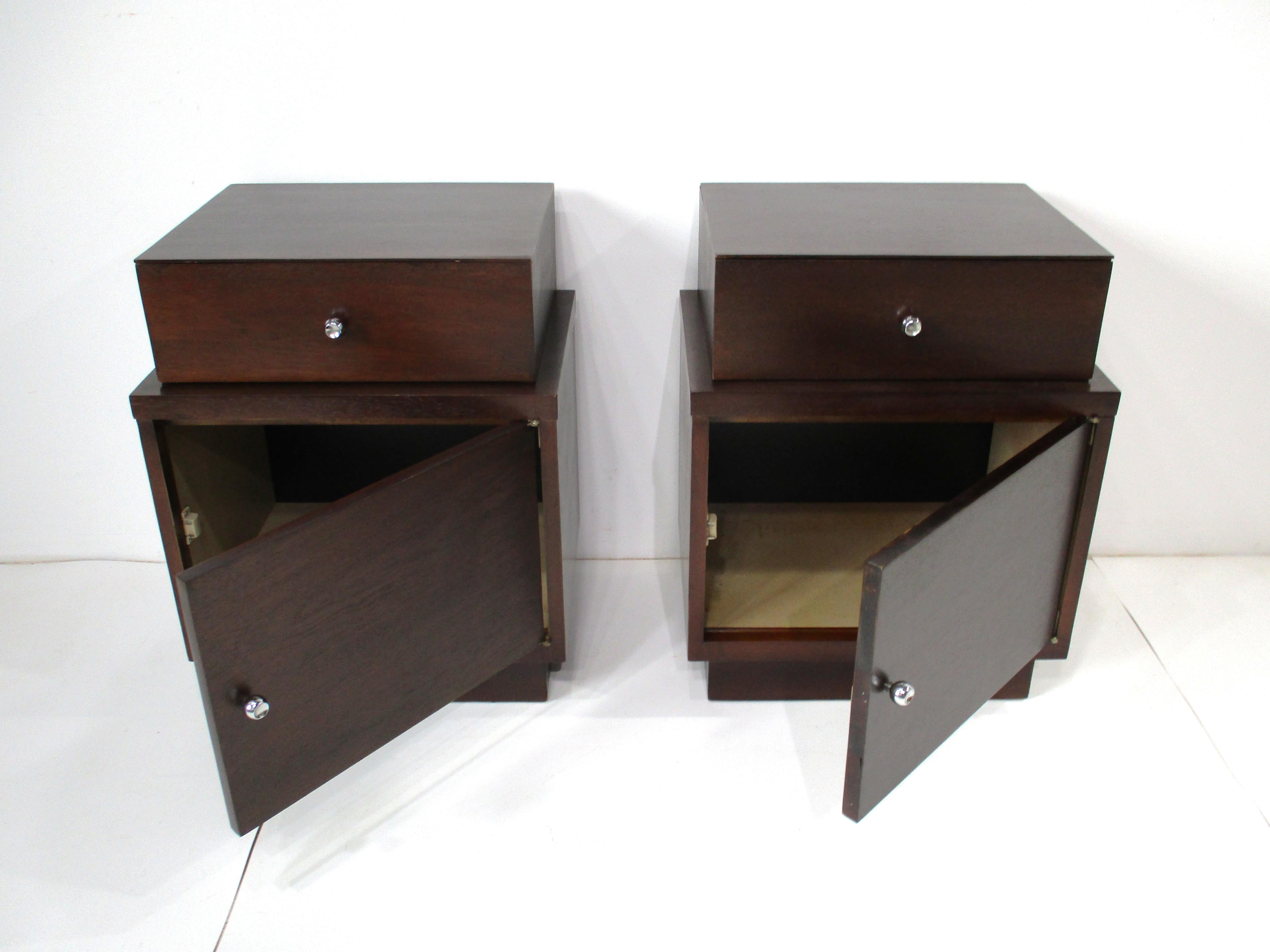 Tables de nuit / tables d'appoint Art déco de style Paul Frankl en vente 1