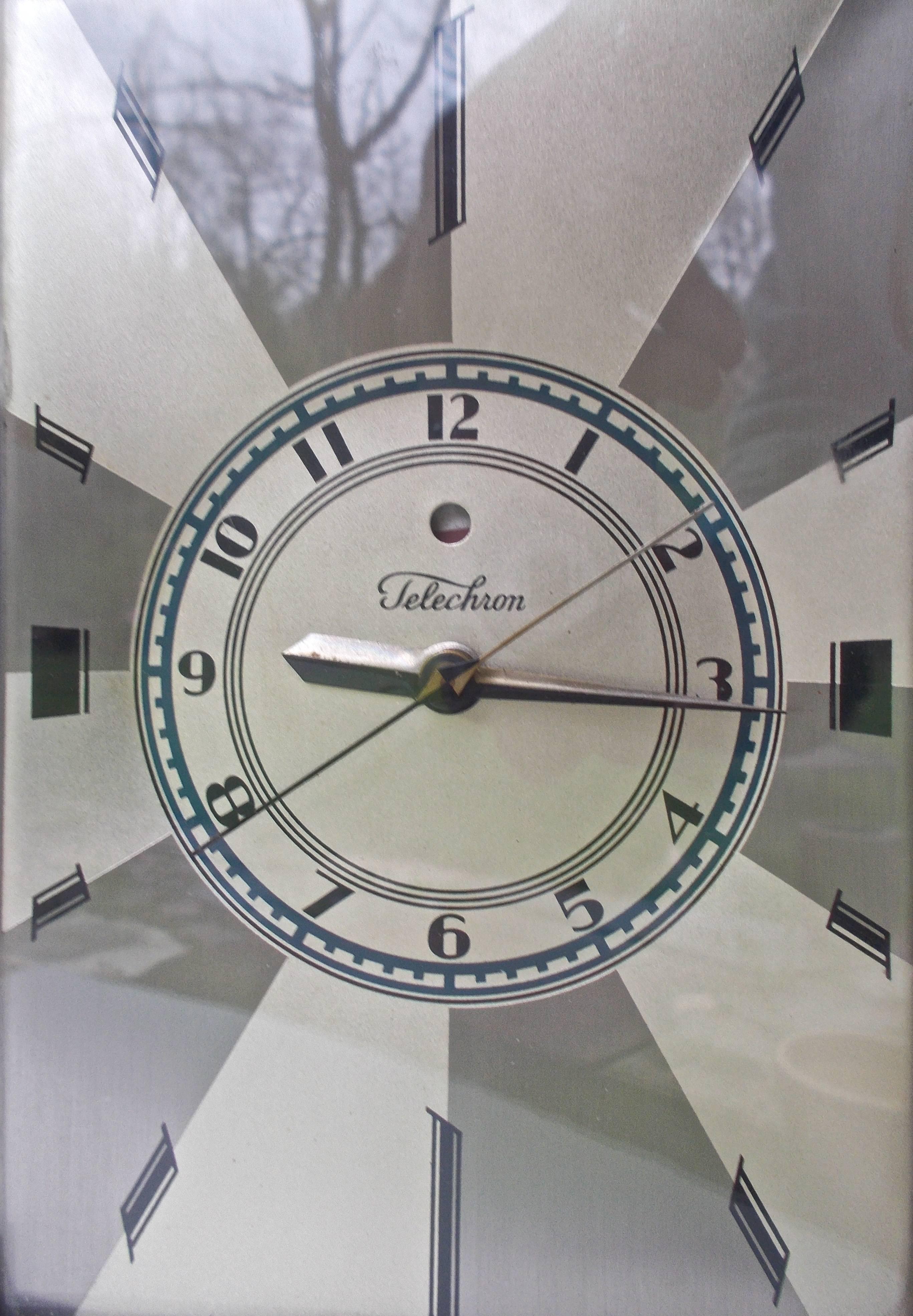 Telechronische amerikanische Moderne Deko-Uhr von Paul Frankl, 1928 (Glas) im Angebot