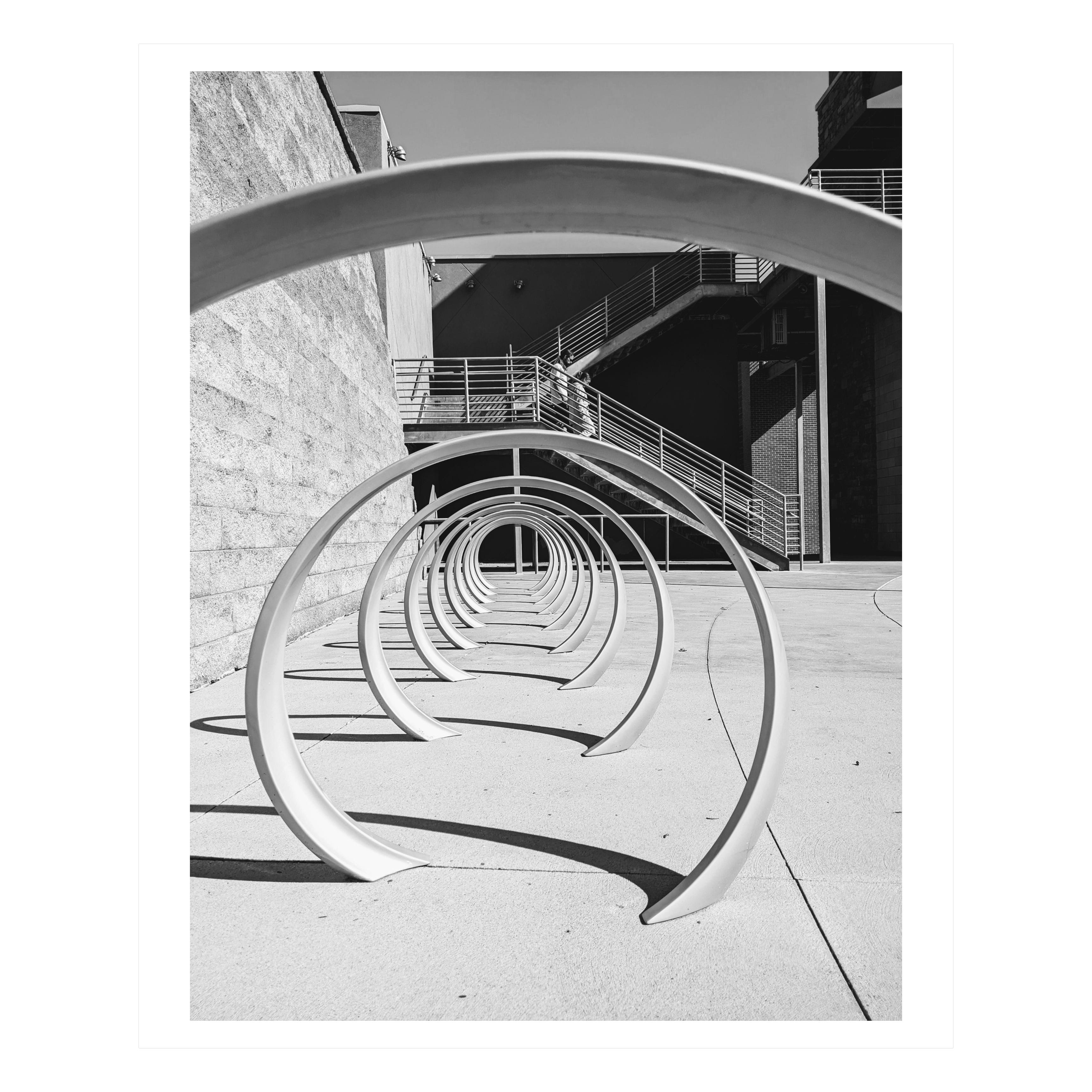 Porte-vélos (40% DE RÉDUCTION SUR LE PRIX DE LISTE) - Photograph de Paul Garcellano