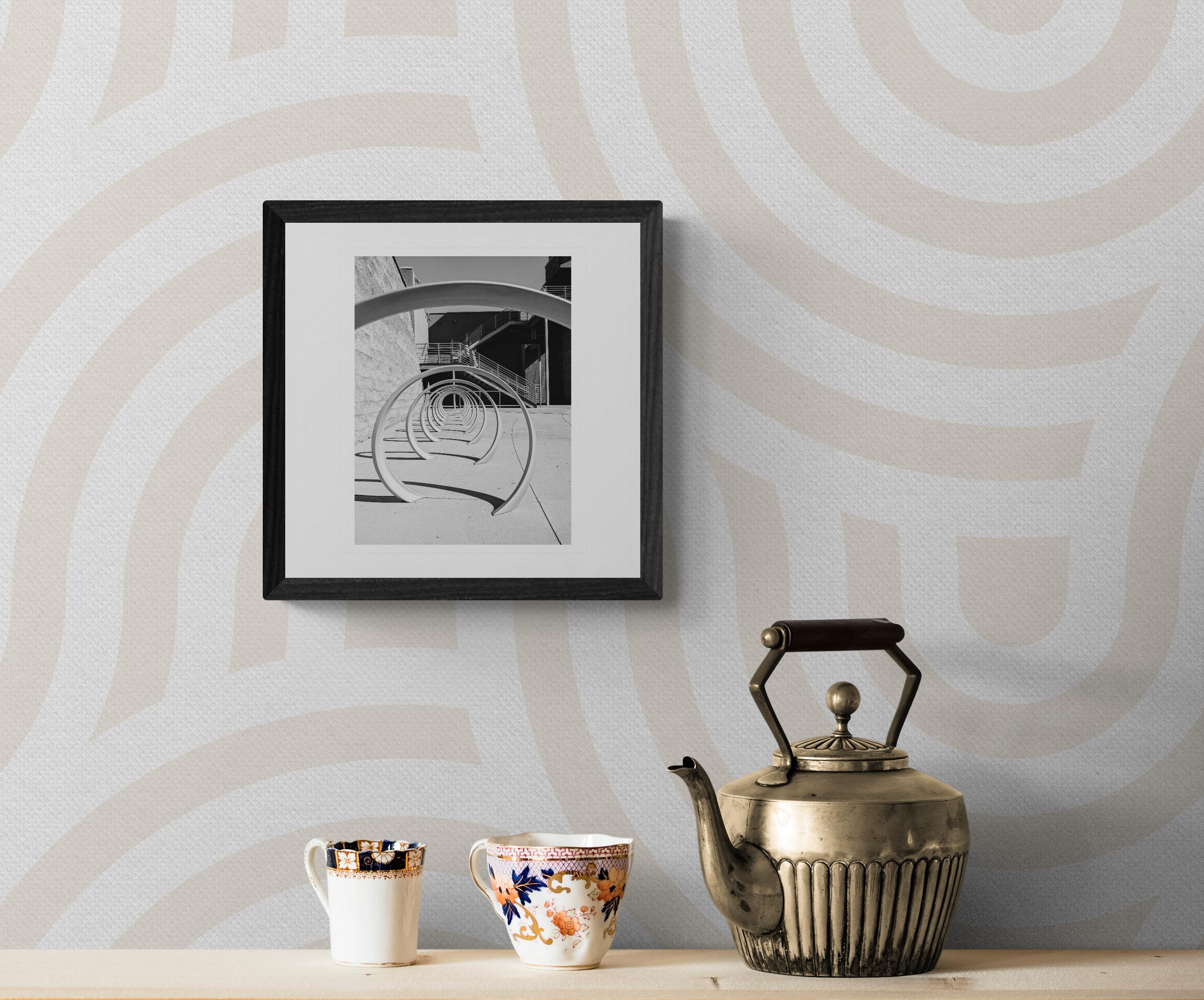 Porte-vélos (40% DE RÉDUCTION SUR LE PRIX DE LISTE) - Contemporain Photograph par Paul Garcellano