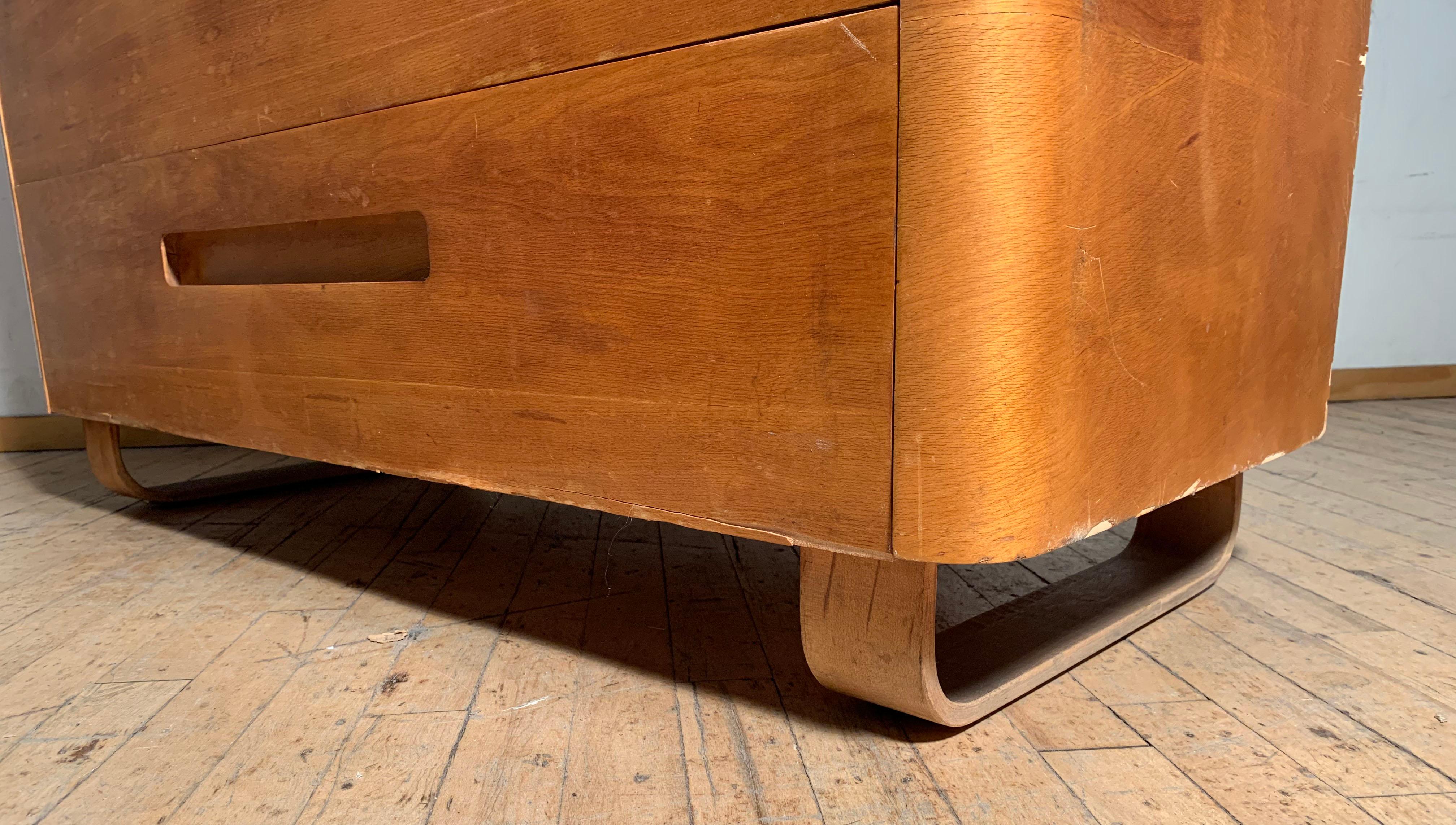 20ième siècle Paul Goldman Plymold / Plycraft / Plymodern Commode