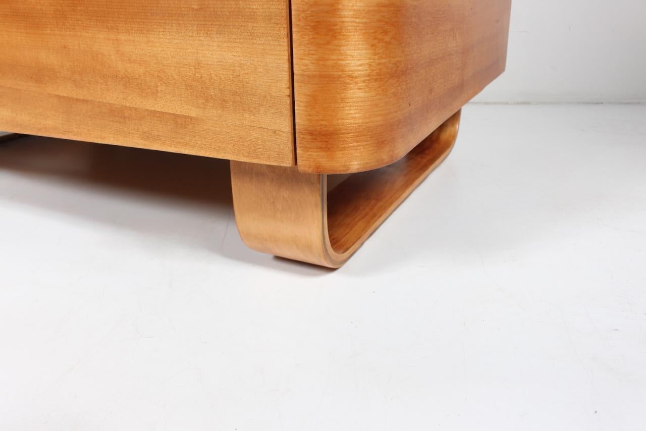 Paul Goodman para Plymodern Furniture Cómoda de cuatro cajones de madera curvada de abedul, años 40 en venta 10