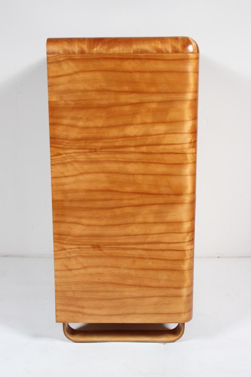 Paul Goodman para Plymodern Furniture Cómoda de cuatro cajones de madera curvada de abedul, años 40 mediados del siglo XX en venta