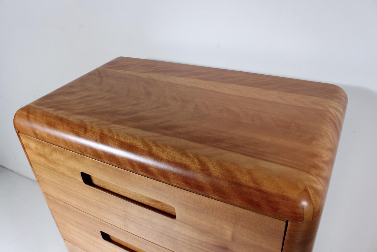 Paul Goodman para Plymodern Furniture Cómoda de cuatro cajones de madera curvada de abedul, años 40 en venta 1