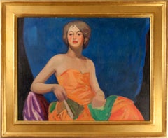 Femme en robe orange
