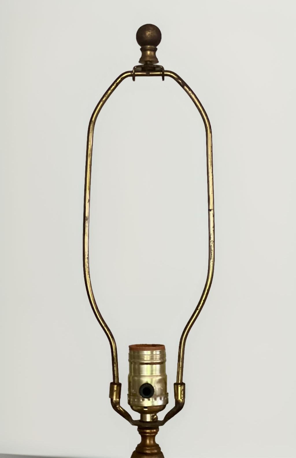 Paar Hollywood-Regency-Lampen aus Bronze mit Vaselineglasbeschlägen von Paul Hansen im Angebot 4