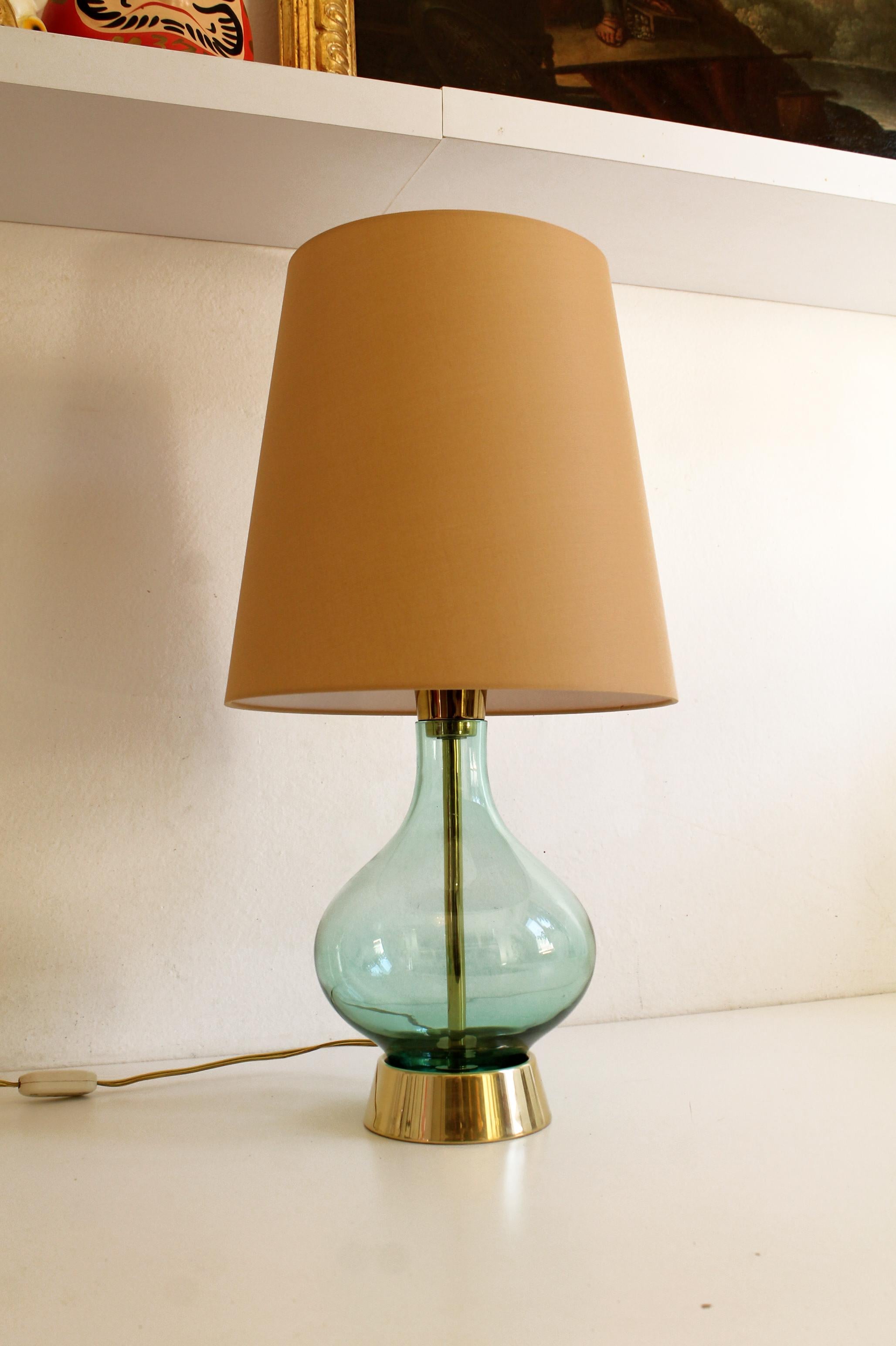 Gorgeous medium original Paul Hanson l by Fratelli Melani. Made in Italy
Amber Glass Table Lamp from the 1980s.
Technique: made of a single sheet of molded Murano glass
Measurements (cm): 59 height x 29 base diameter x 29 top lampshade diameter