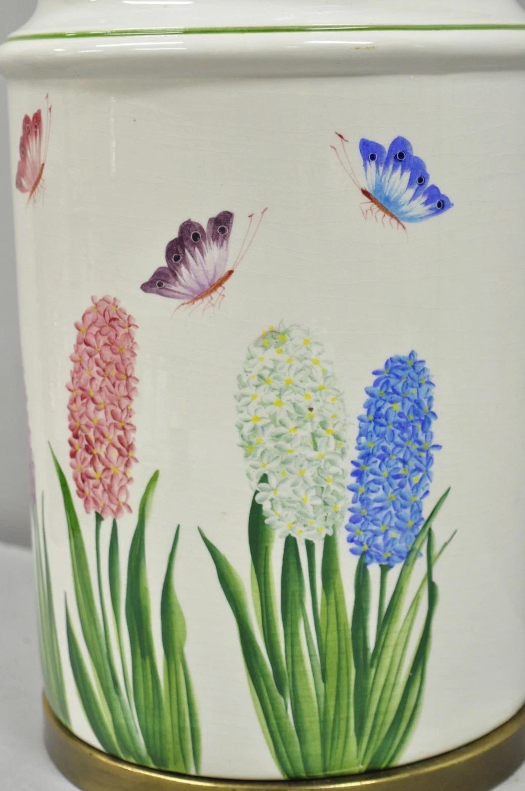 Lampe de table Paul Hanson en porcelaine, papillon et fleur de jardinière Bon état - En vente à Philadelphia, PA