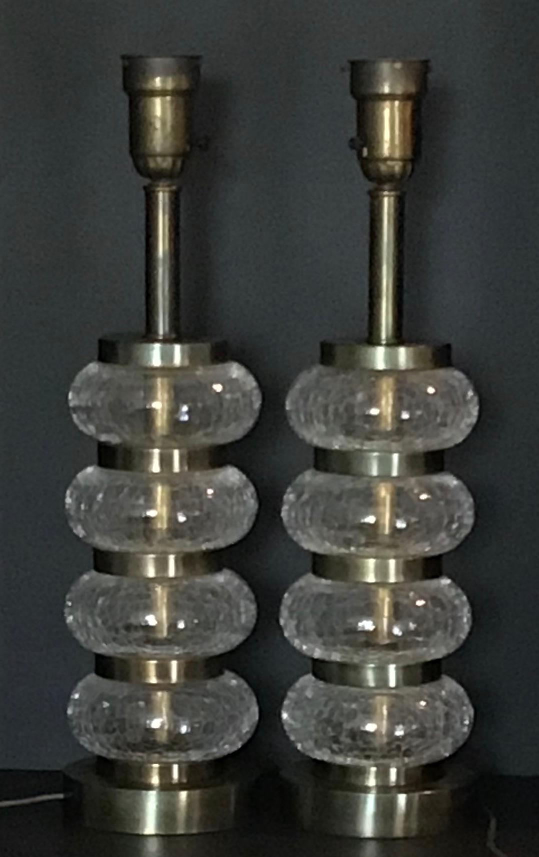 Paar Crackle-Glas-Lampen mit Messing-Akzenten von Paul Hanson, um 1950 im Zustand „Gut“ im Angebot in Ann Arbor, MI