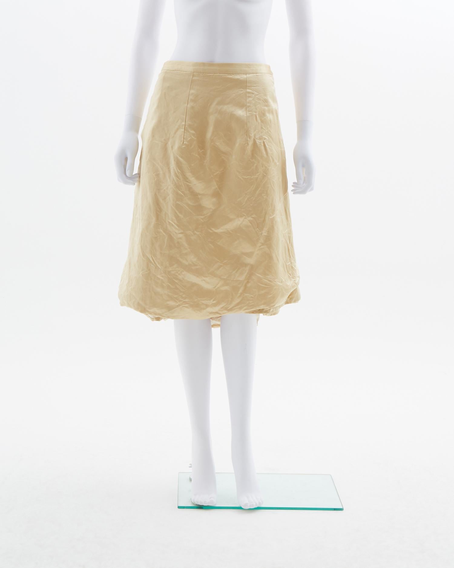 - Hand washed
- Sold by Skof.Archive
- Lined in off-white cotton
- Prodotto in Inghilterra
- Back apron bustle with buttons closure

Dimensioni:
FR 36 - IT 40 - UK 8 - US 4 (EU)

Misure:
Vita 37 cm / 14
