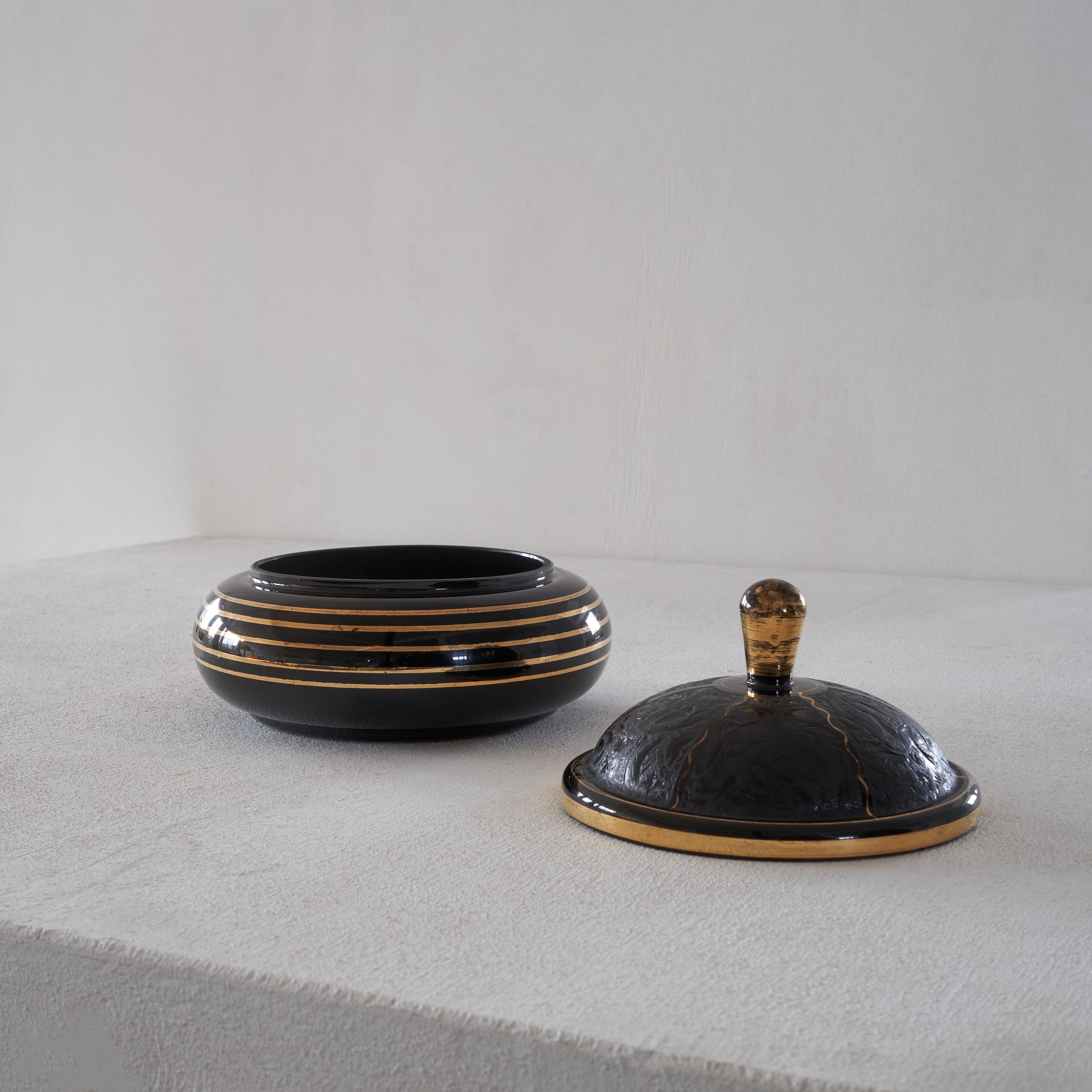 Hand-Crafted Art Deco Bonbonnière or Lidded Bowl Paul Heller 'Booms Glass' Belgium 1940s