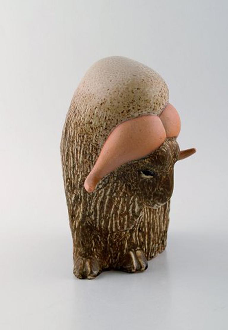 Paul Hoff for Gustavsberg studio hand. Musk ox in glazed ceramics, 1980s.
In very good condition.
Measures: 24 x 19 cm.
Signed.