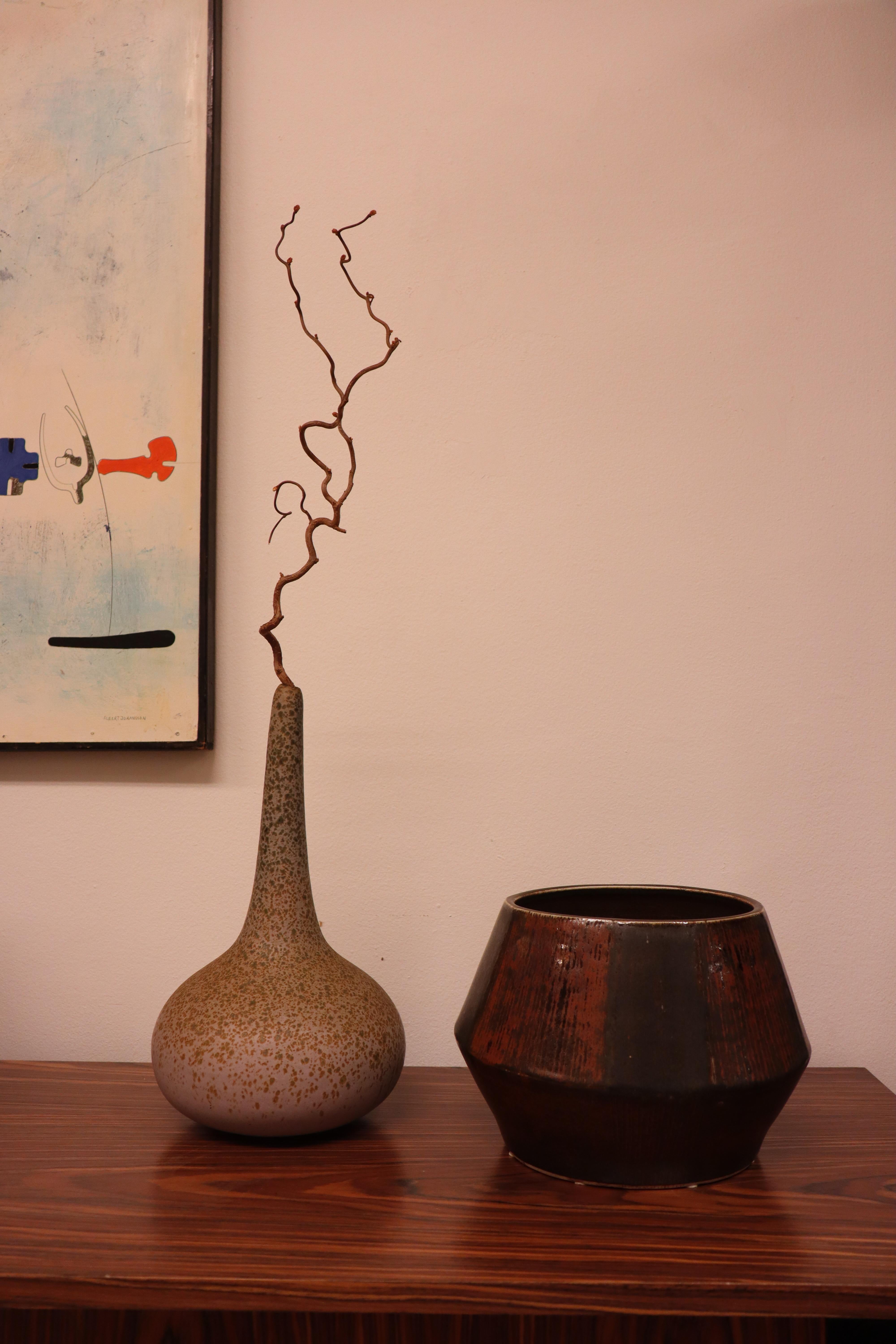 Paul Hoff for Gustavsberg Tall Speckled Glaze Vase, Sculptural Bottle Form in vendita 3