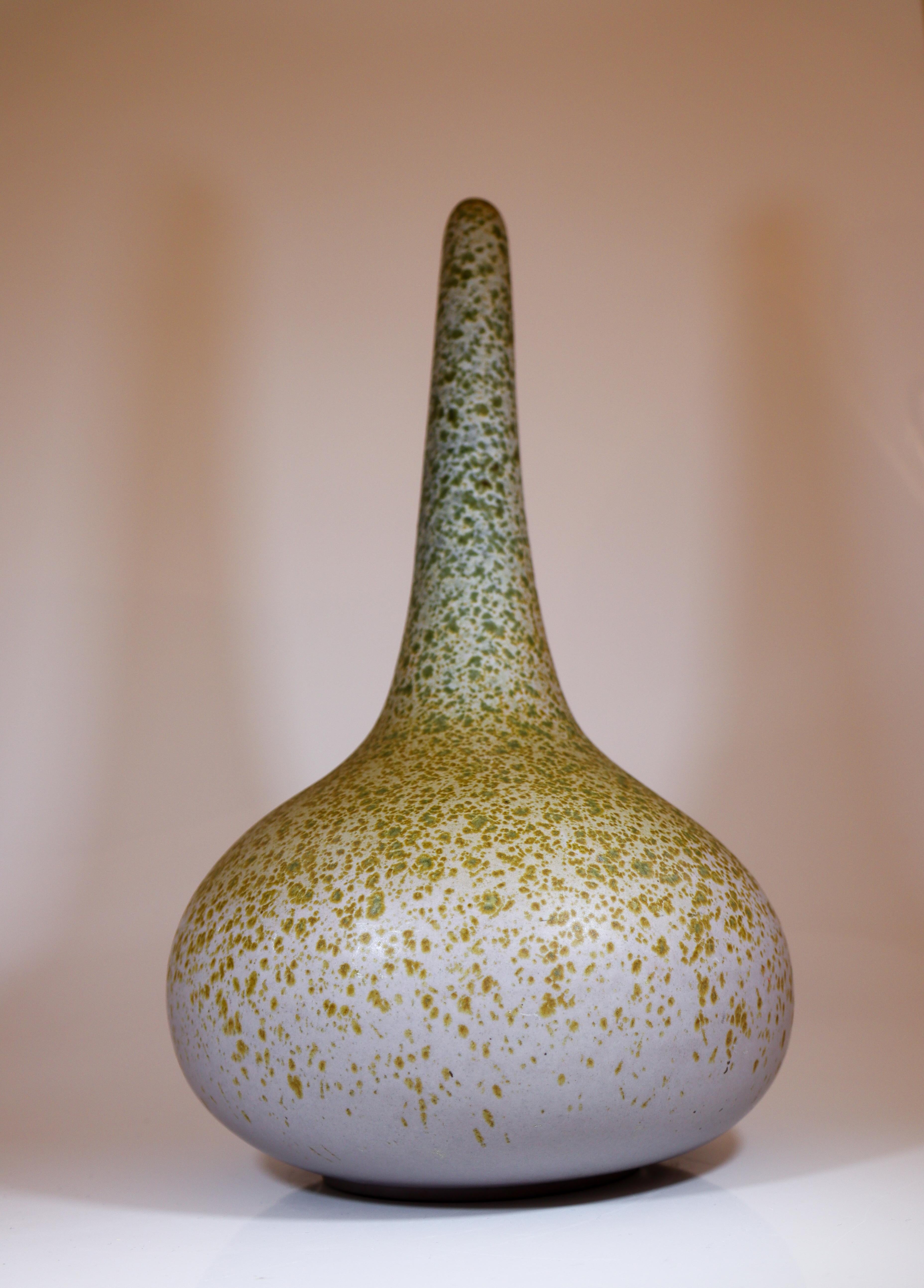 Scandinavo moderno Paul Hoff for Gustavsberg Tall Speckled Glaze Vase, Sculptural Bottle Form in vendita