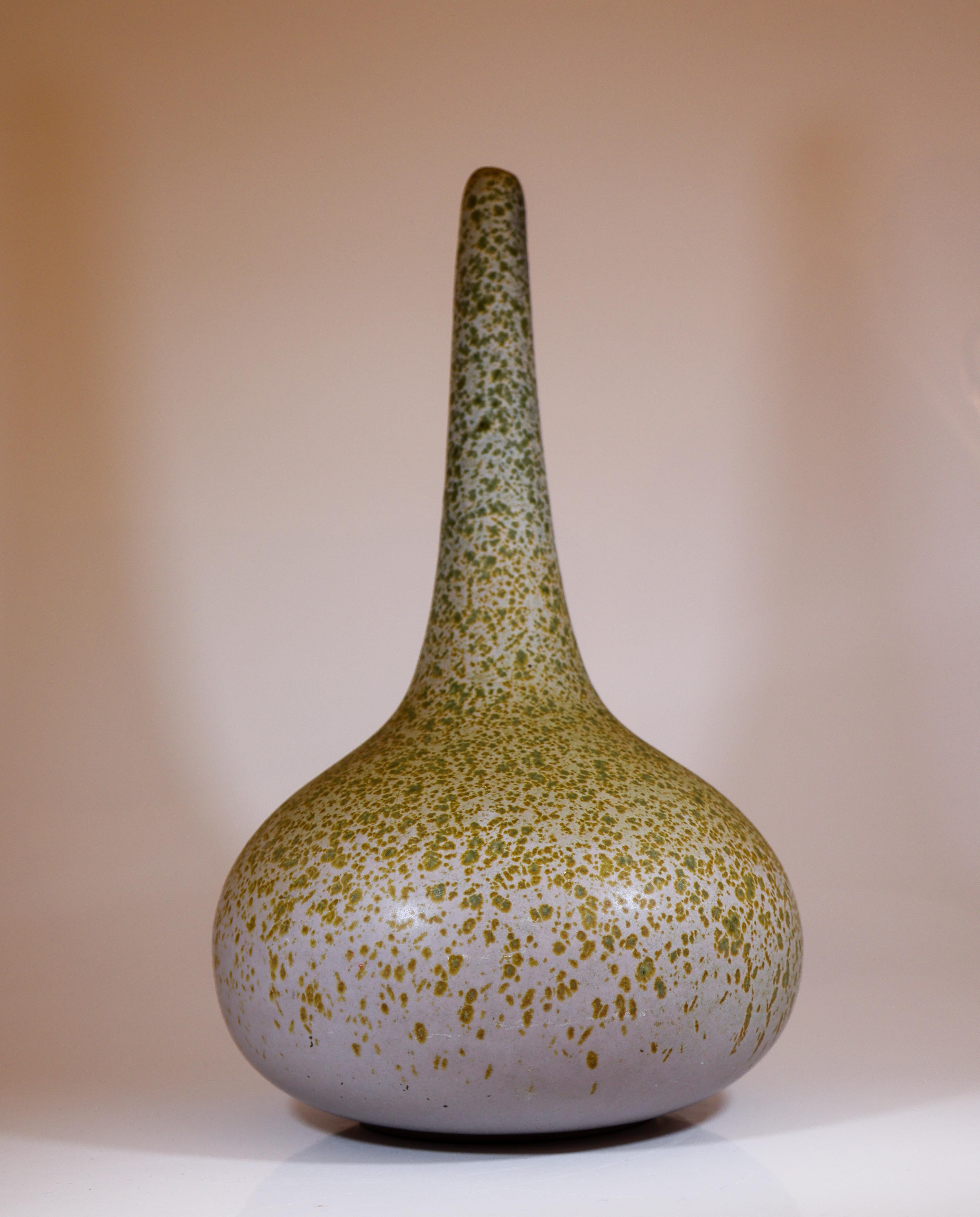 Svedese Paul Hoff for Gustavsberg Tall Speckled Glaze Vase, Sculptural Bottle Form in vendita