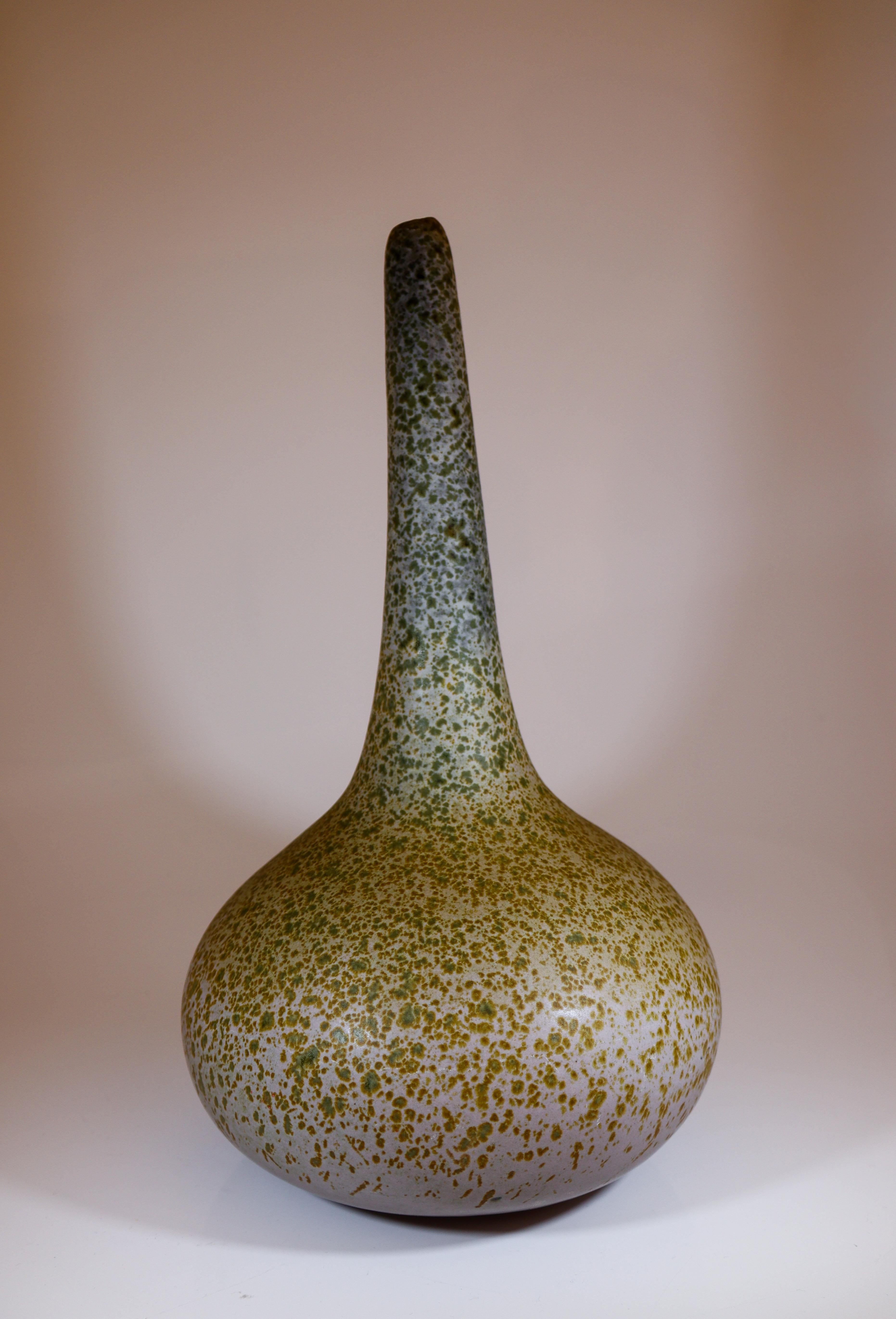 Grès porcellanato Paul Hoff for Gustavsberg Tall Speckled Glaze Vase, Sculptural Bottle Form in vendita