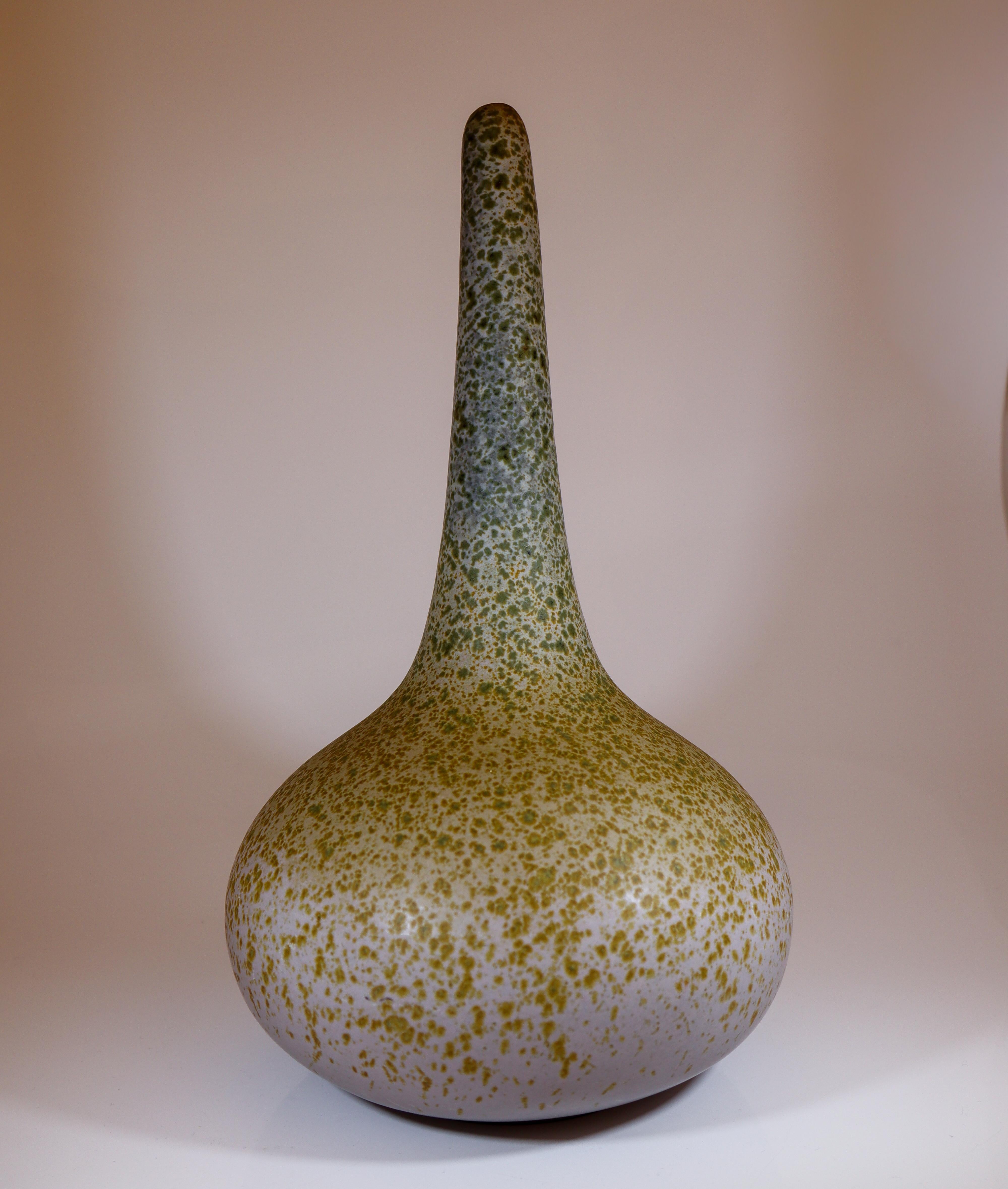 Paul Hoff for Gustavsberg Tall Speckled Glaze Vase, Sculptural Bottle Form in vendita 1