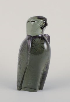 Paul Hoff for Kosta Boda. Figurine of a falcon in smoked glass. 1975.
