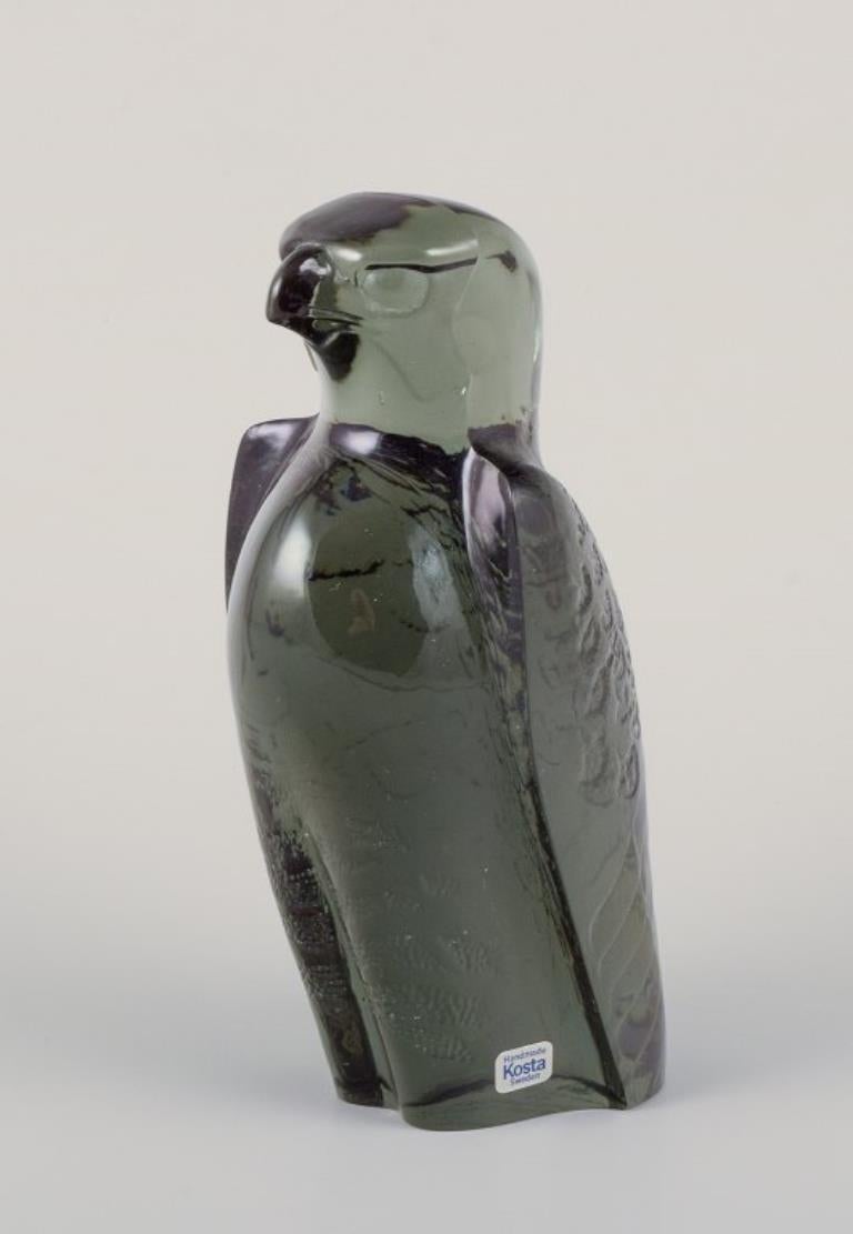 Swedish Paul Hoff for Kosta Boda. Figurine of a falcon in smoked glass. 1975. For Sale
