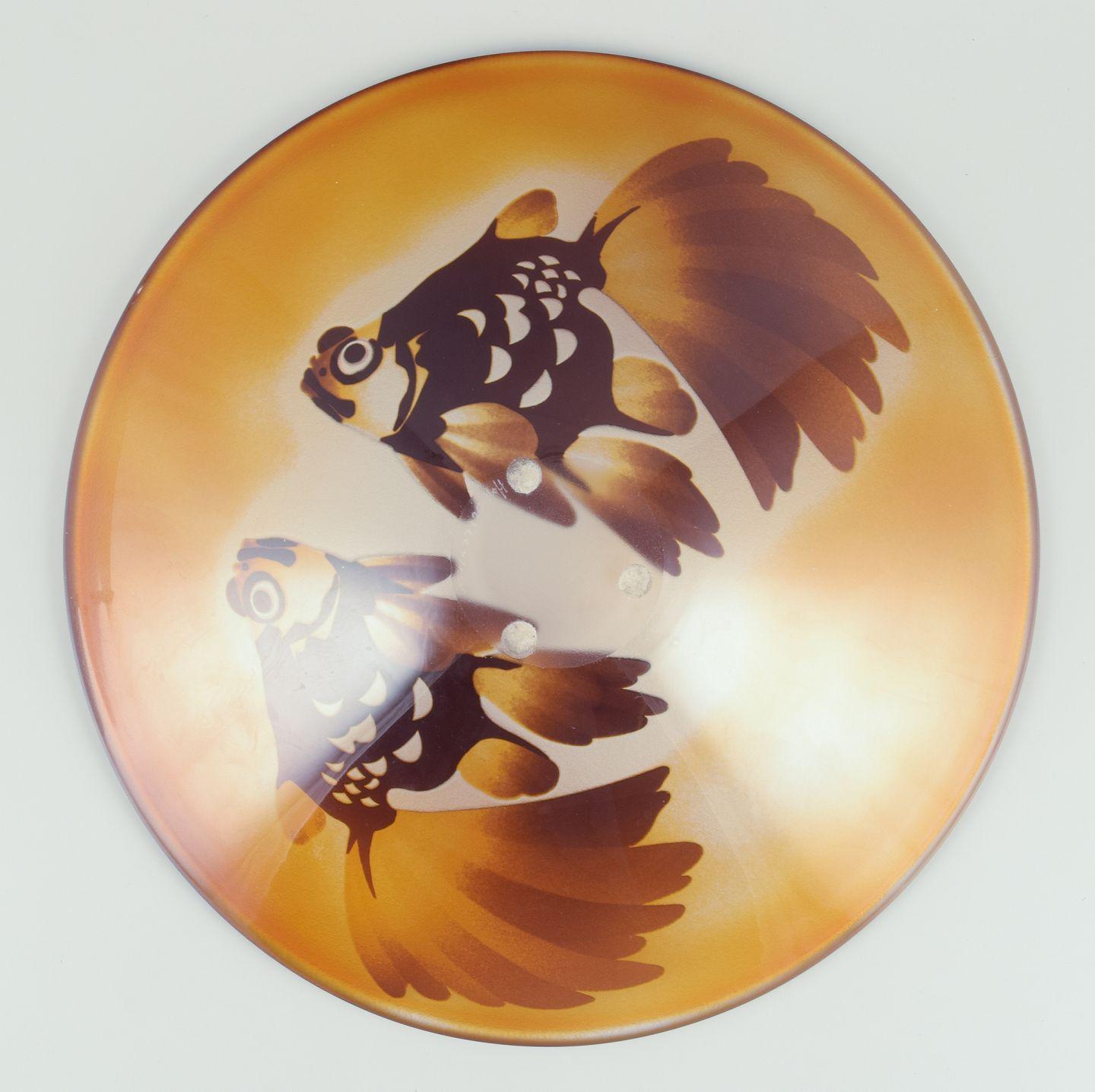 Paul Hoff for Kosta Boda. Unique art glass bowl with fish motif. In Excellent Condition For Sale In Copenhagen, DK