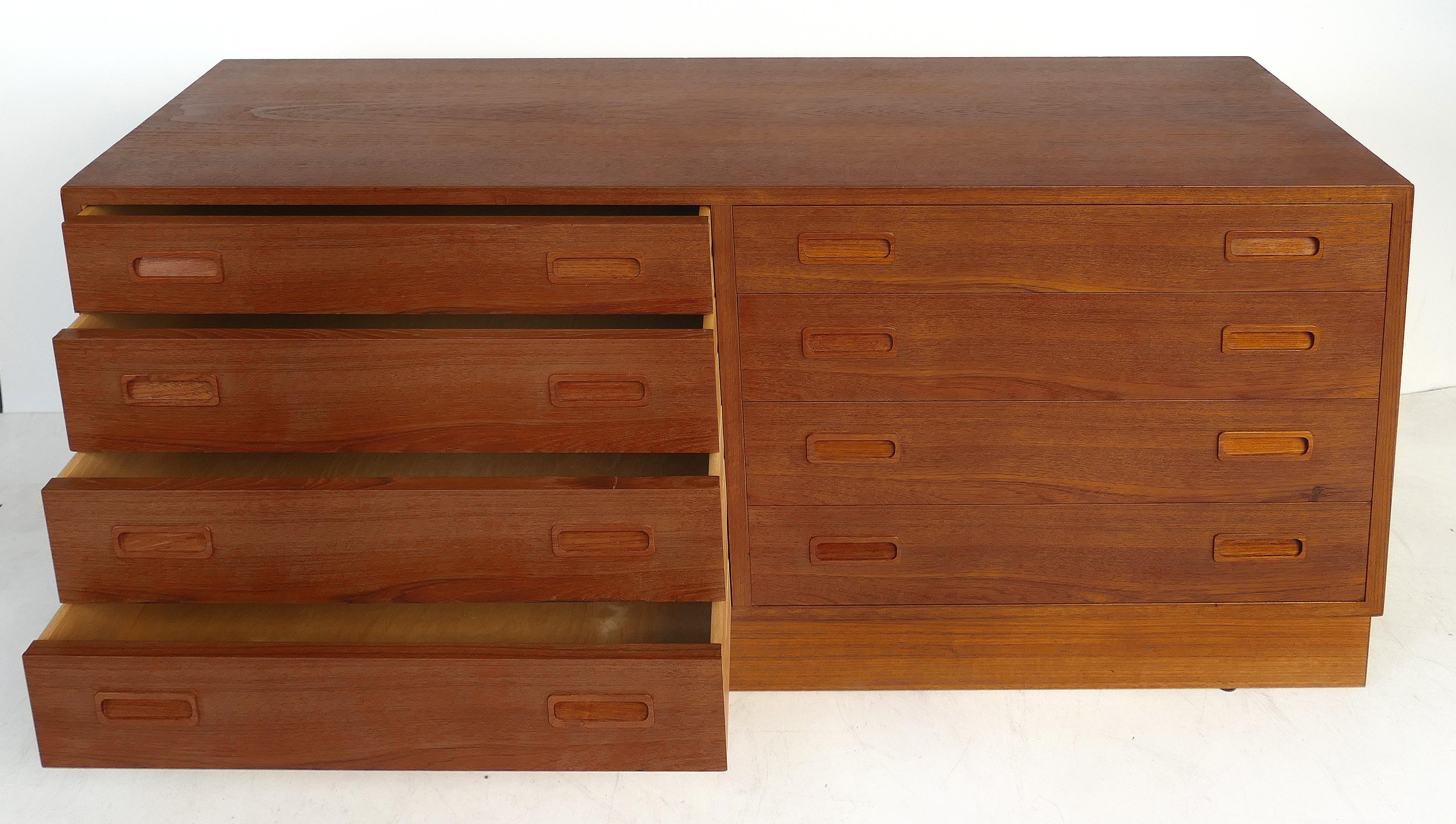 Mid-Century Modern Paul Hundavad 8-Drawer Danish Modern Teak Dresser