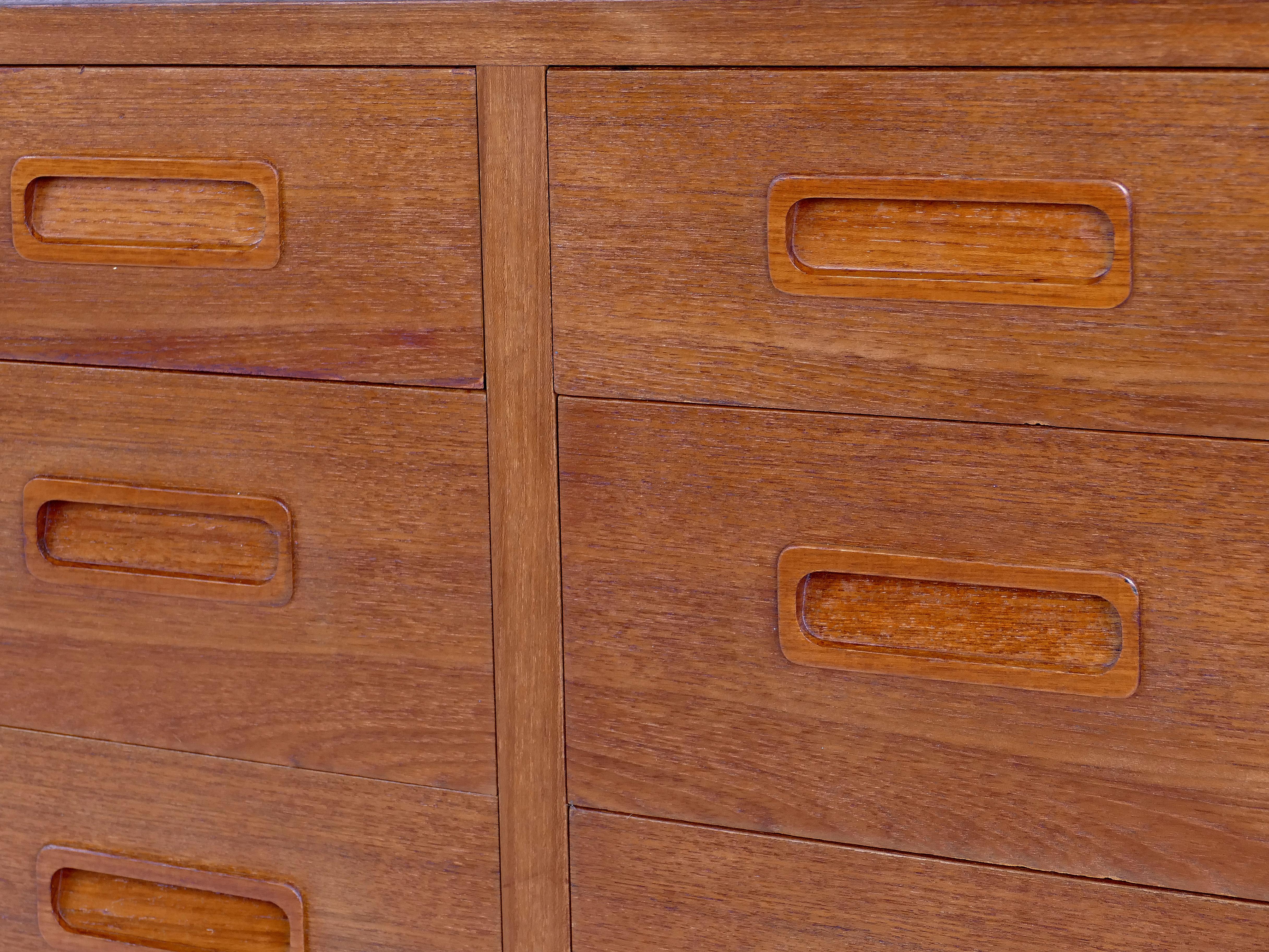 Paul Hundavad 8-Drawer Danish Modern Teak Dresser In Good Condition In Miami, FL