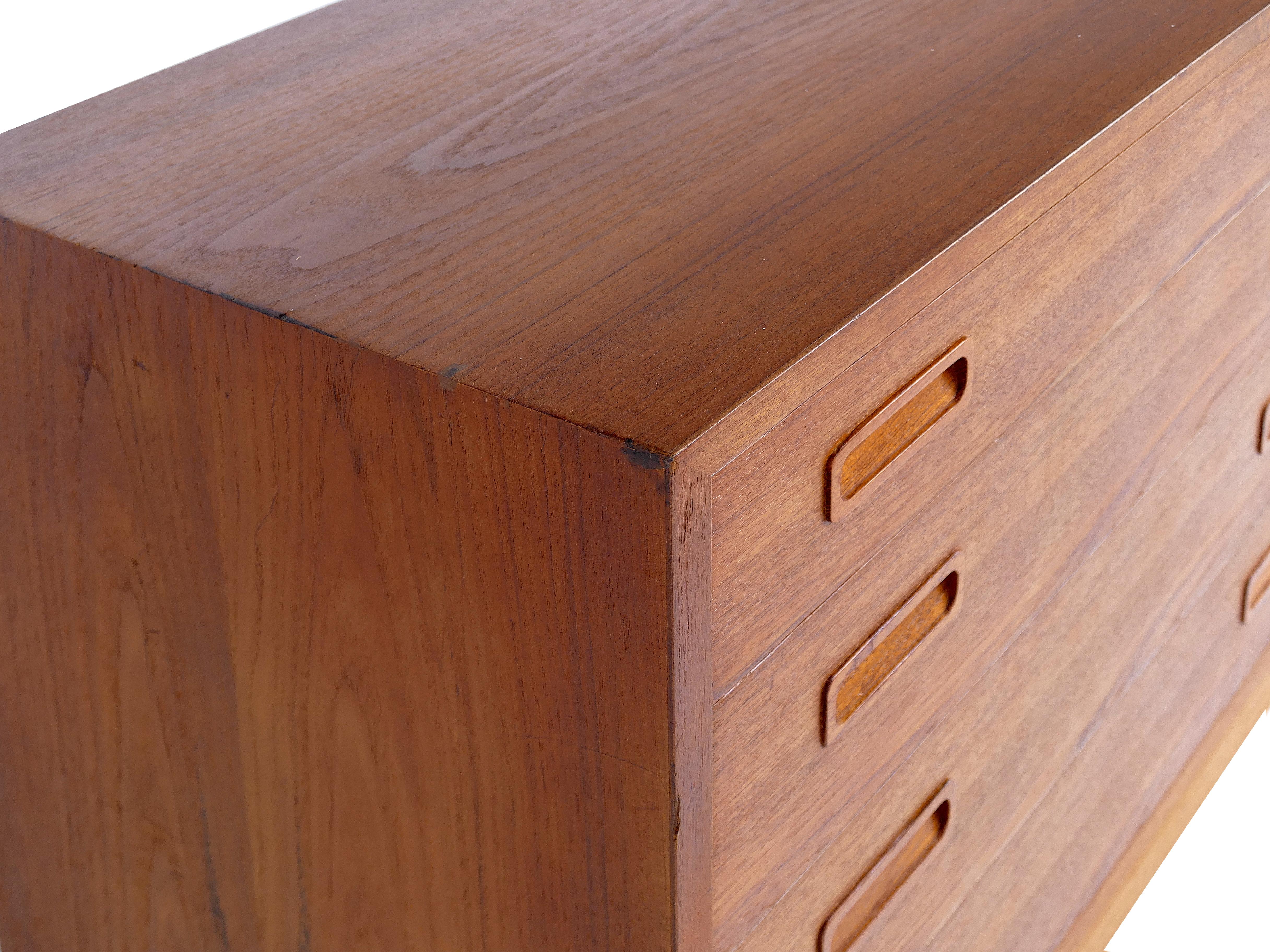 Paul Hundavad 8-Drawer Danish Modern Teak Dresser 3