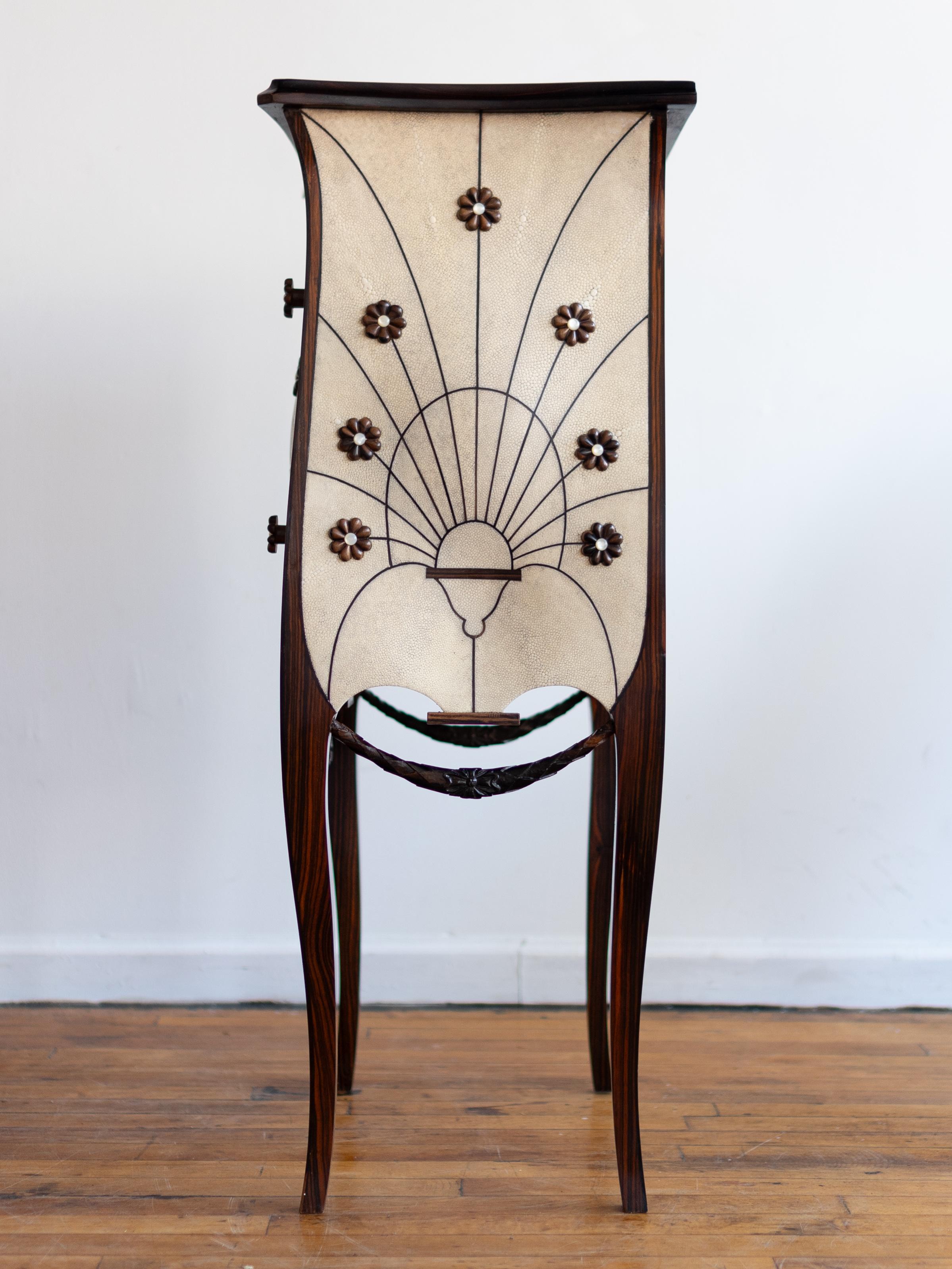 Paul Iribe Riproduzione di Art Deco in pelle di zigrino In condizioni buone in vendita a Chicago, IL