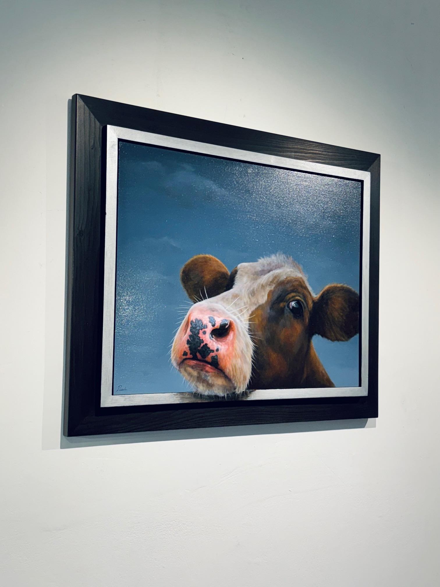 Questa eccezionale opera d'arte è attualmente in mostra e in vendita presso la Signet Contemporary Art Gallery e online. Curious I di Paul Jansen cattura un momento di pura e spensierata curiosità. La mucca si sporge in avanti con la testa