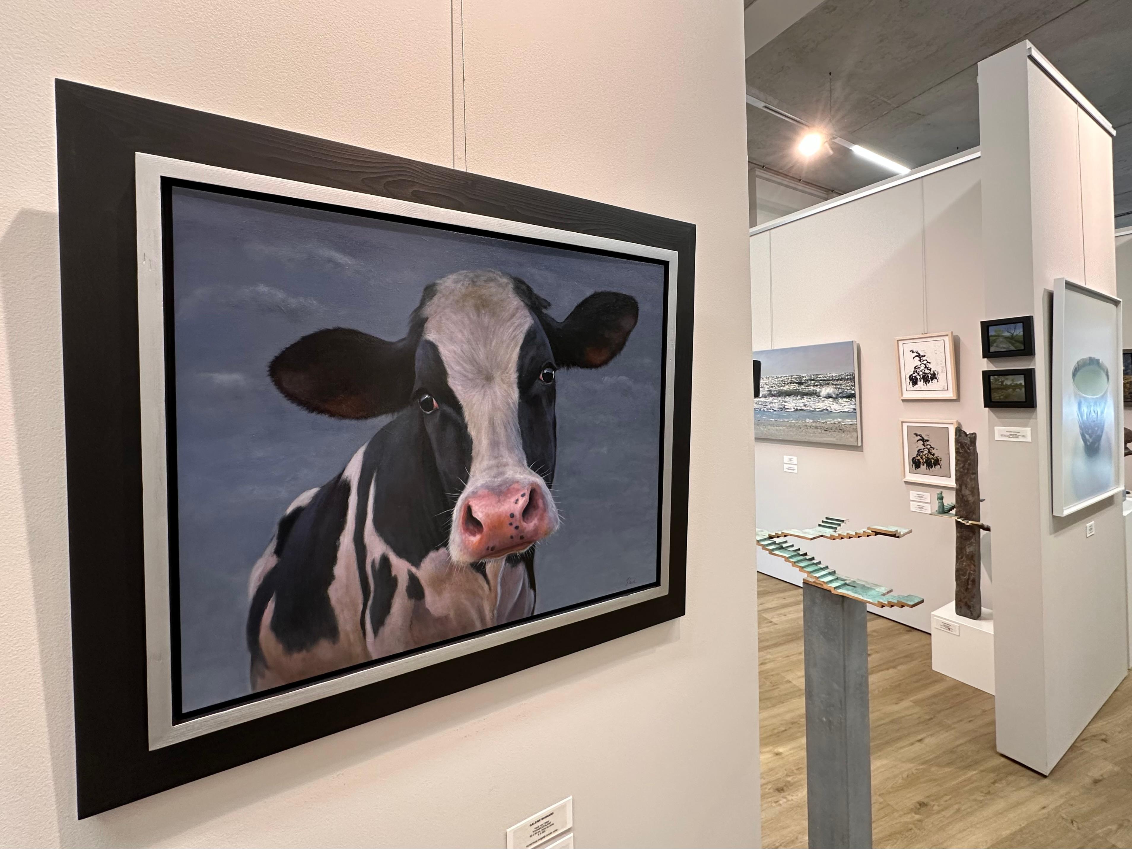Vitello curioso - Ritratto animale contemporaneo del 21° secolo di Paul Jansen in vendita 2