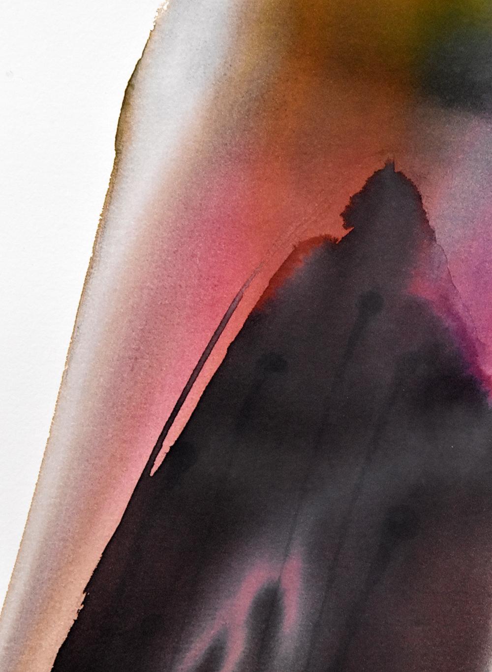 Paul Jenkins Untitled, 1971 transmet un fort sentiment de mouvement à travers une composition centrale audacieuse dominée par des nuances de jaune, de violet et de noir. Entourée d'un fond blanc, cette composition centrale présente une forme de