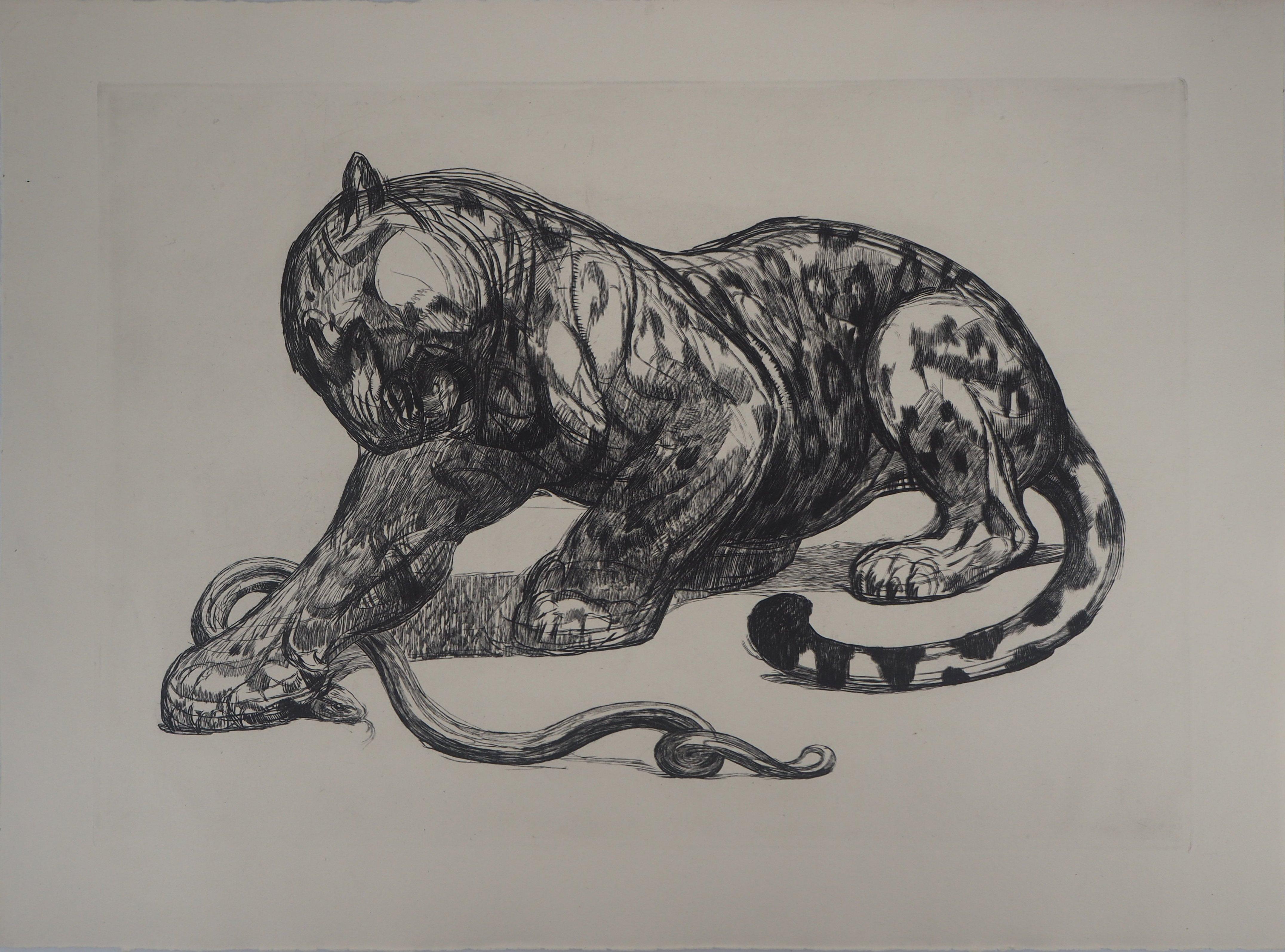 Pierre-Paul Jouve Animal Print – Jaguar beim Jagd auf eine Schlange - Original-Radierung