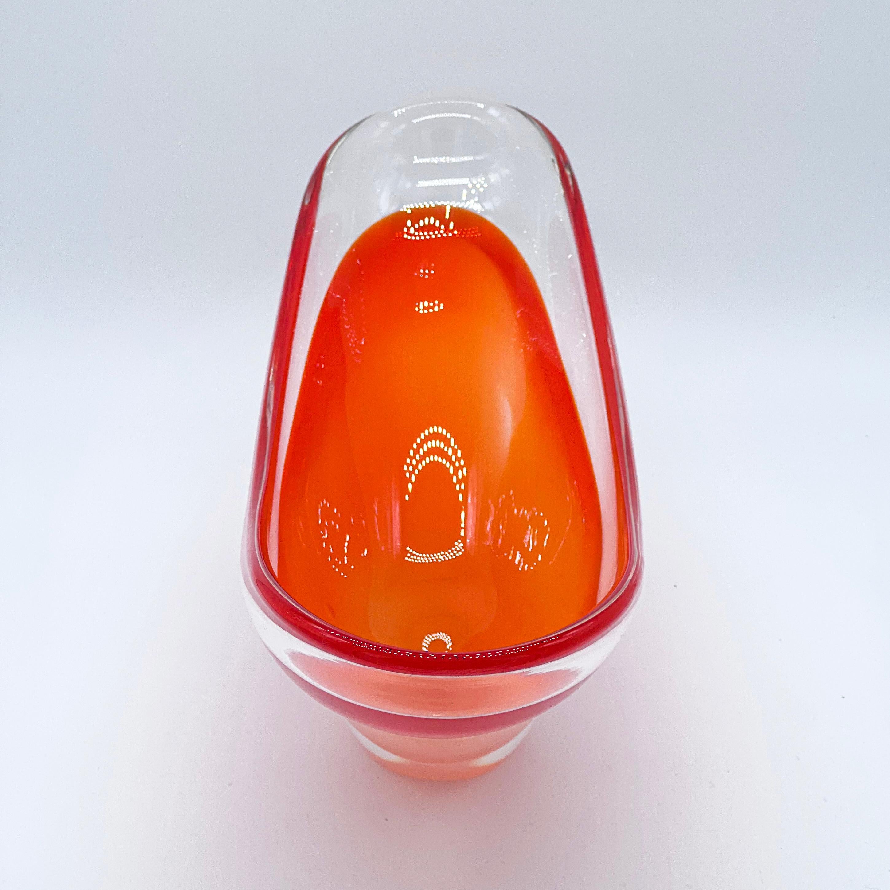Mid-Century Modern Paul Kedel for Flygsfors Big Coquille Bowl in Orange, White and Clear Glass For Sale
