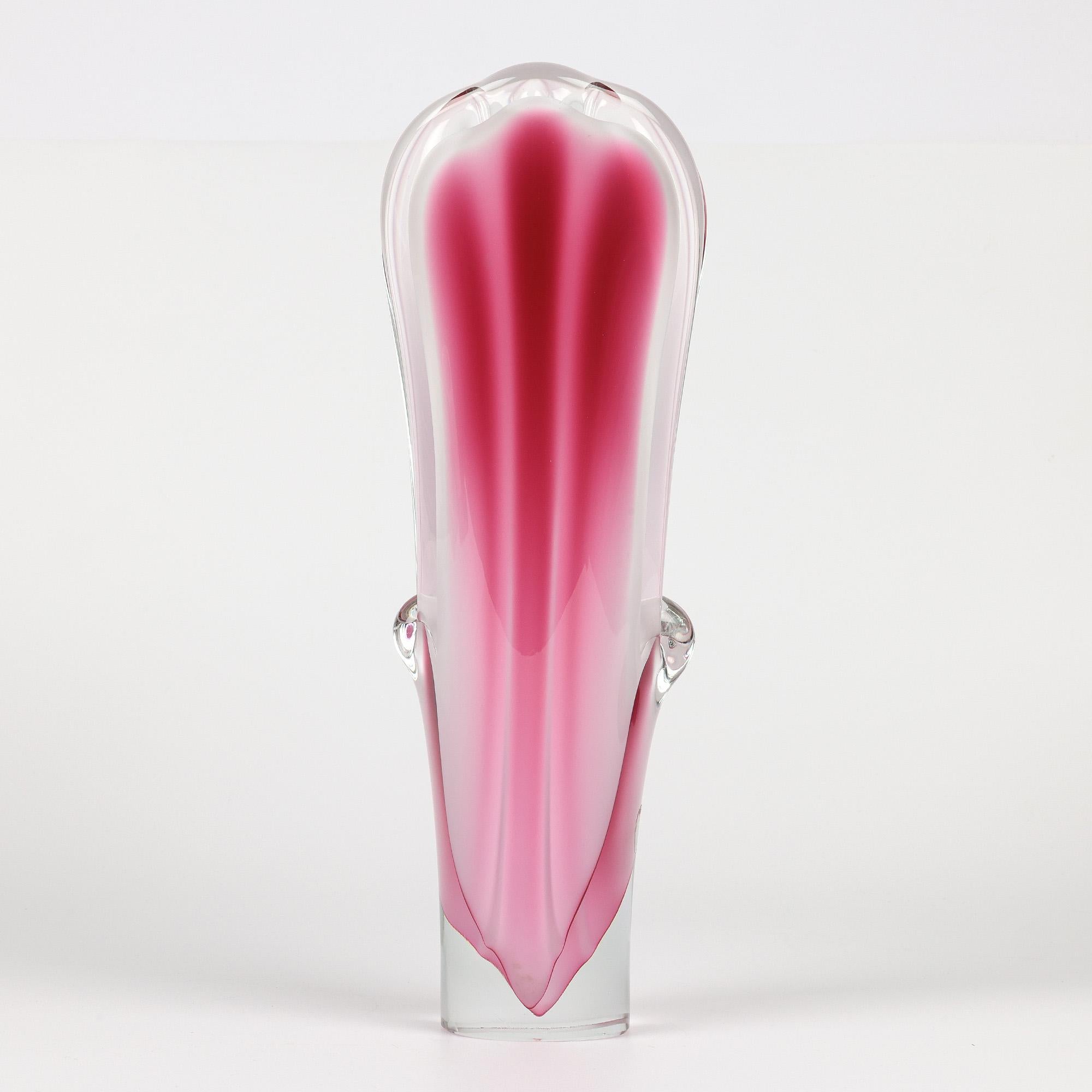 Paul Kedelv Flygsfors Glass Coquille Fantasia Jarrón de Swedish art glass mediados del siglo XX en venta