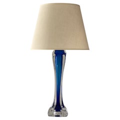 Tischlampe aus massivem Glas, Paul Kedelv für Flygfors Schweden, 1960er Jahre, knackig-blau.