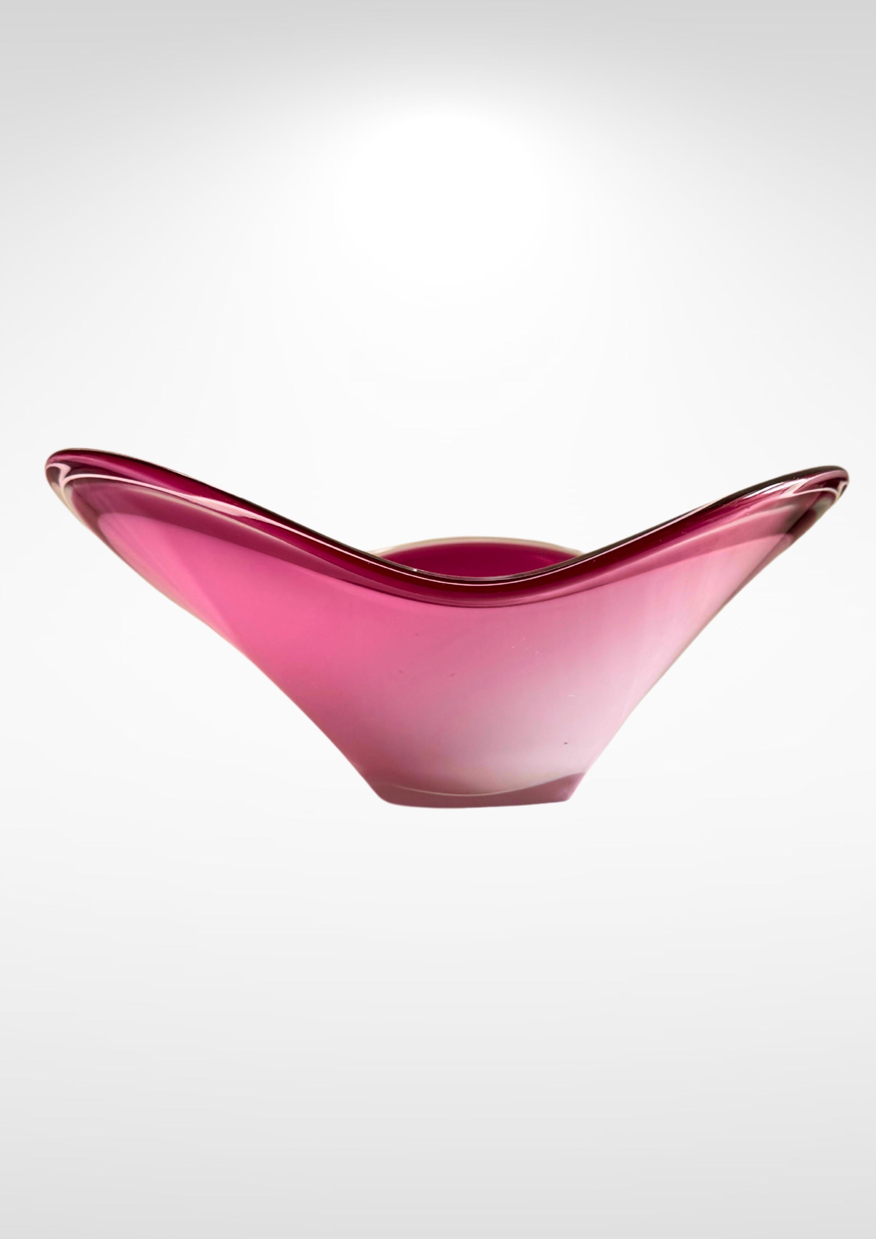 Verre brun Paul Kedelv for Flygfors Sweden 'Coquille' Huge 6kg Centrepiece Pink Bowl Signé en vente