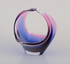 Paul Kedelv for Flygsfors, Sweden. Two Coquille Fantasia art glass vases.