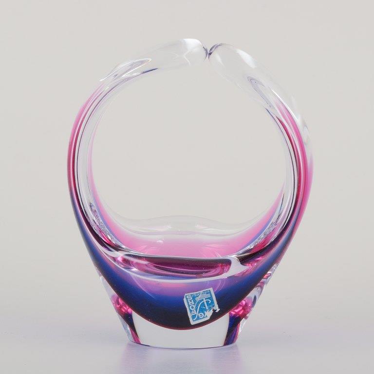 Swedish Paul Kedelv for Flygsfors, Sweden. Two Coquille Fantasia art glass vases. For Sale