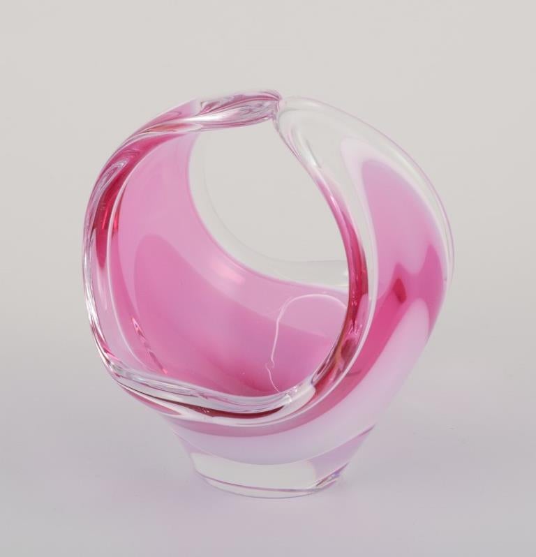 Art Glass Paul Kedelv for Flygsfors, Sweden. Two Coquille Fantasia art glass vases. For Sale
