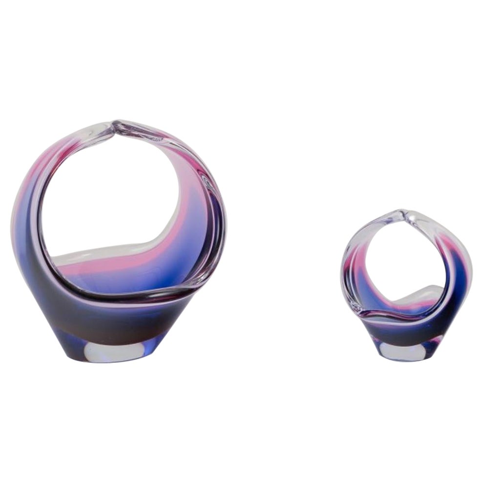 Paul Kedelv for Flygsfors, Sweden. Two Coquille Fantasia art glass vases.
