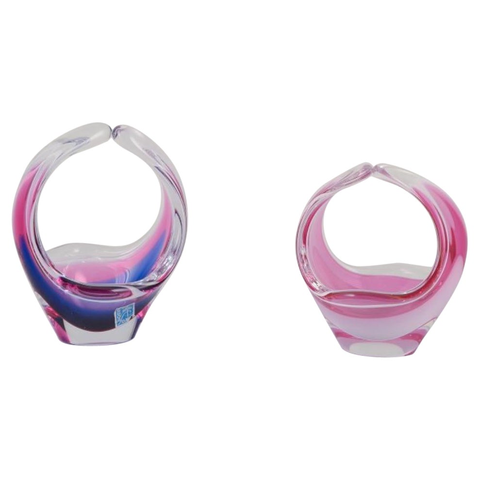 Paul Kedelv for Flygsfors, Sweden. Two Coquille Fantasia art glass vases.