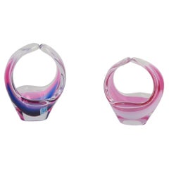 Paul Kedelv pour Flygsfors, Suède. Deux vases en verre d'art Coquille Fantasia.